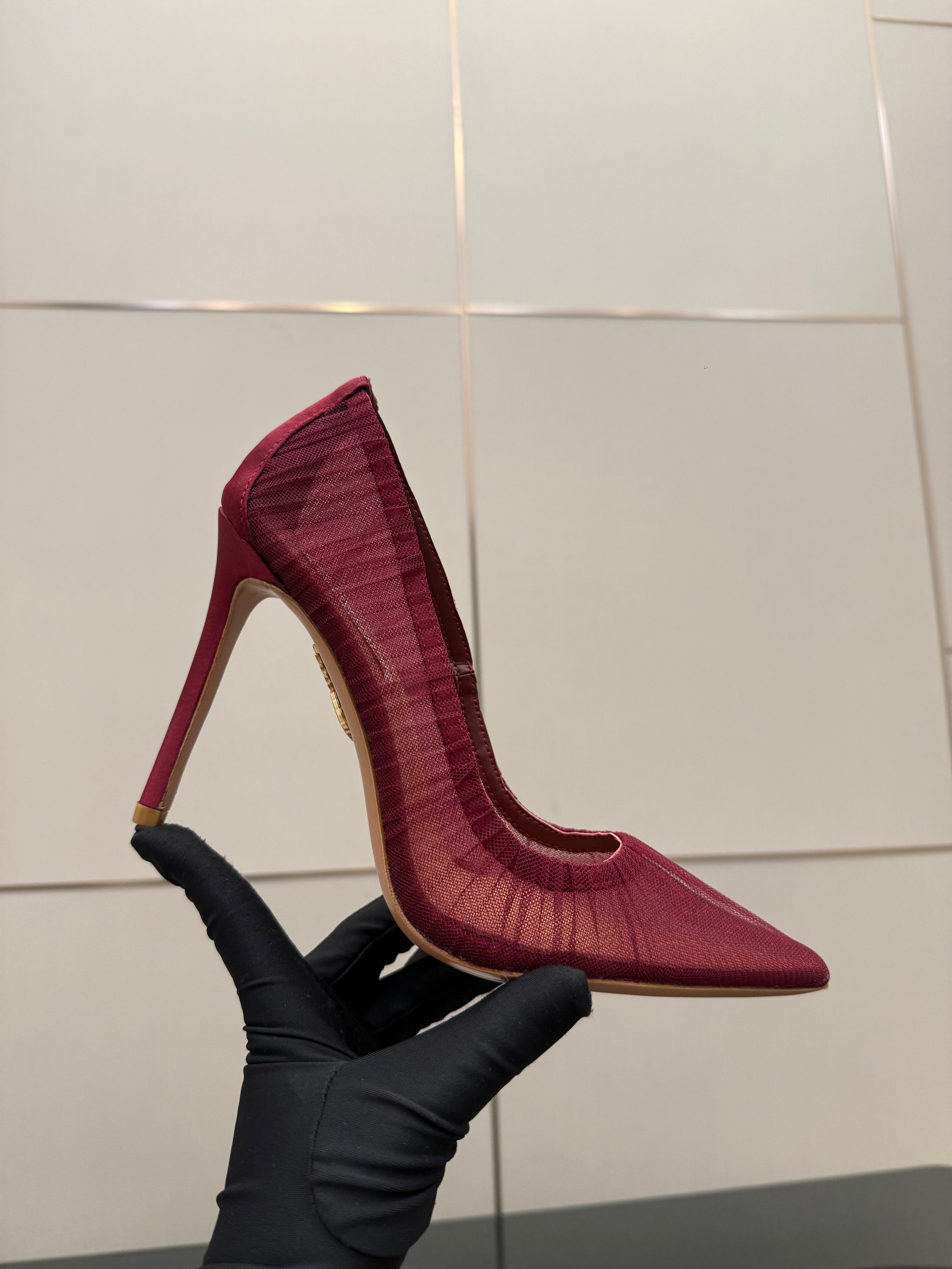 AQUAZZURA 26S OPTIC PUMPS 100 MM IN DARK RED PLEATED MESH & SATIN