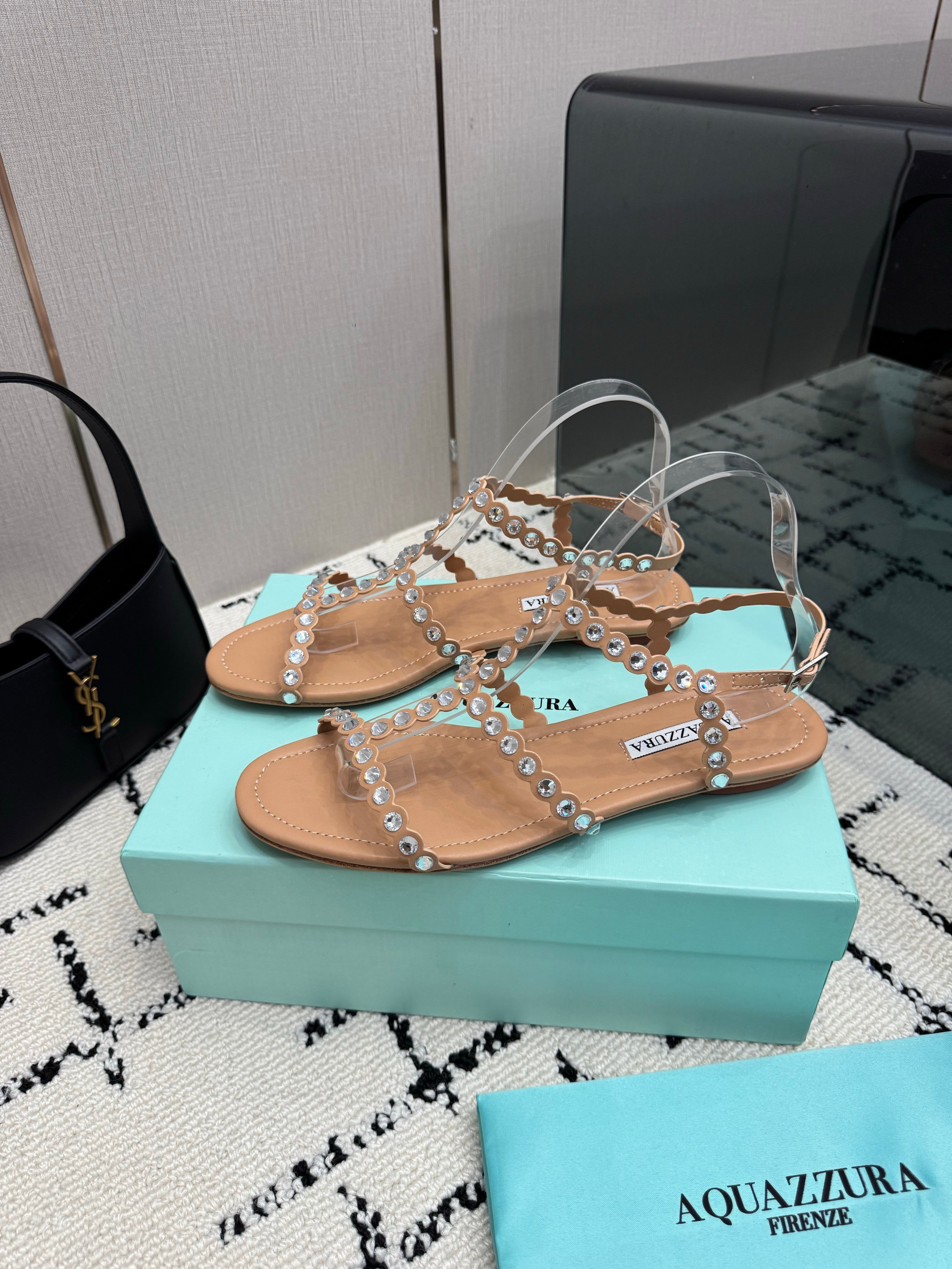 AQUAZZURA 26S FLAT SANDALS IN NUDE LAMBSKIN CRYSTAL-EMBELLISHED