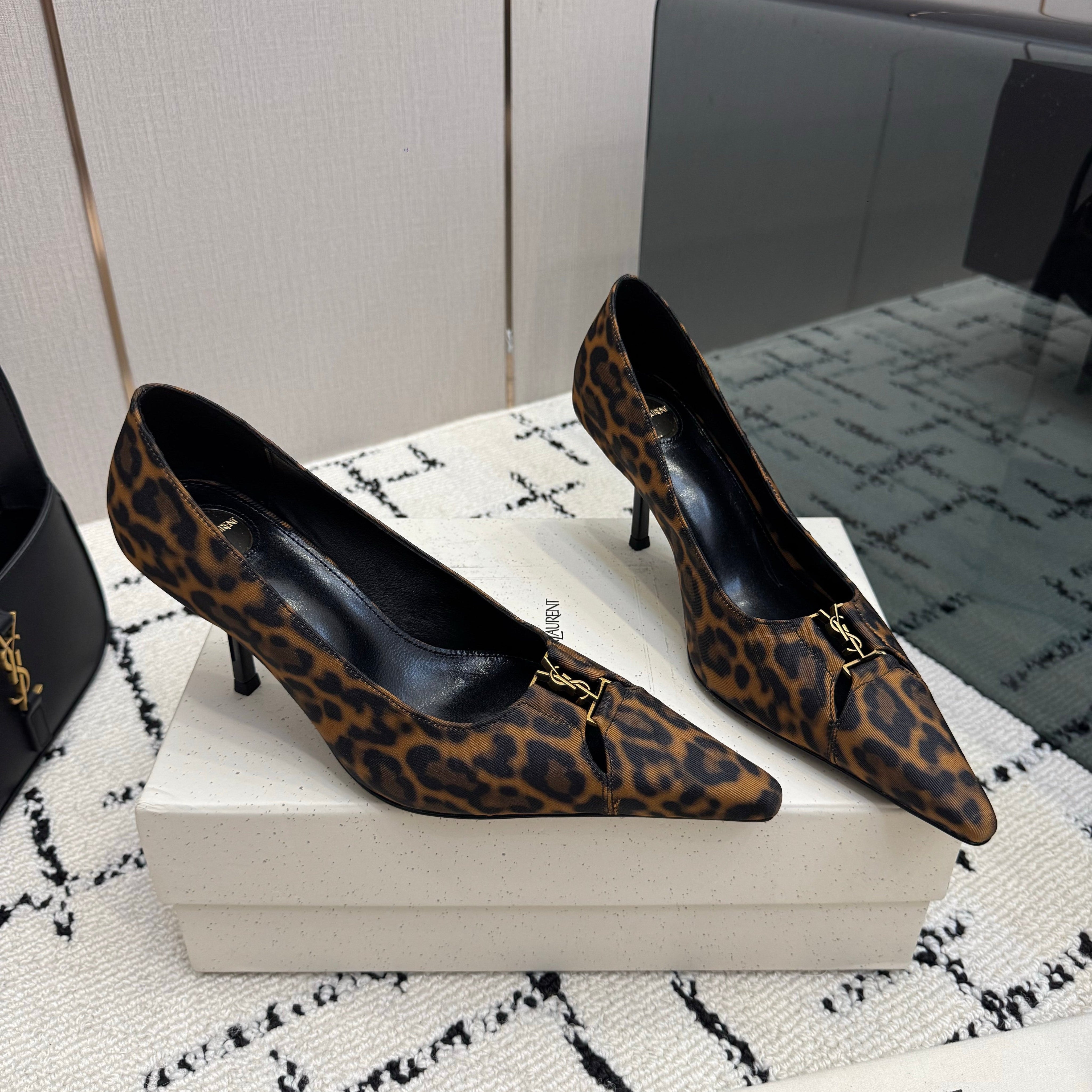 YSL 26S POINTED TOE PUMPS 75 MM IN LEOPARD PRINT SATIN