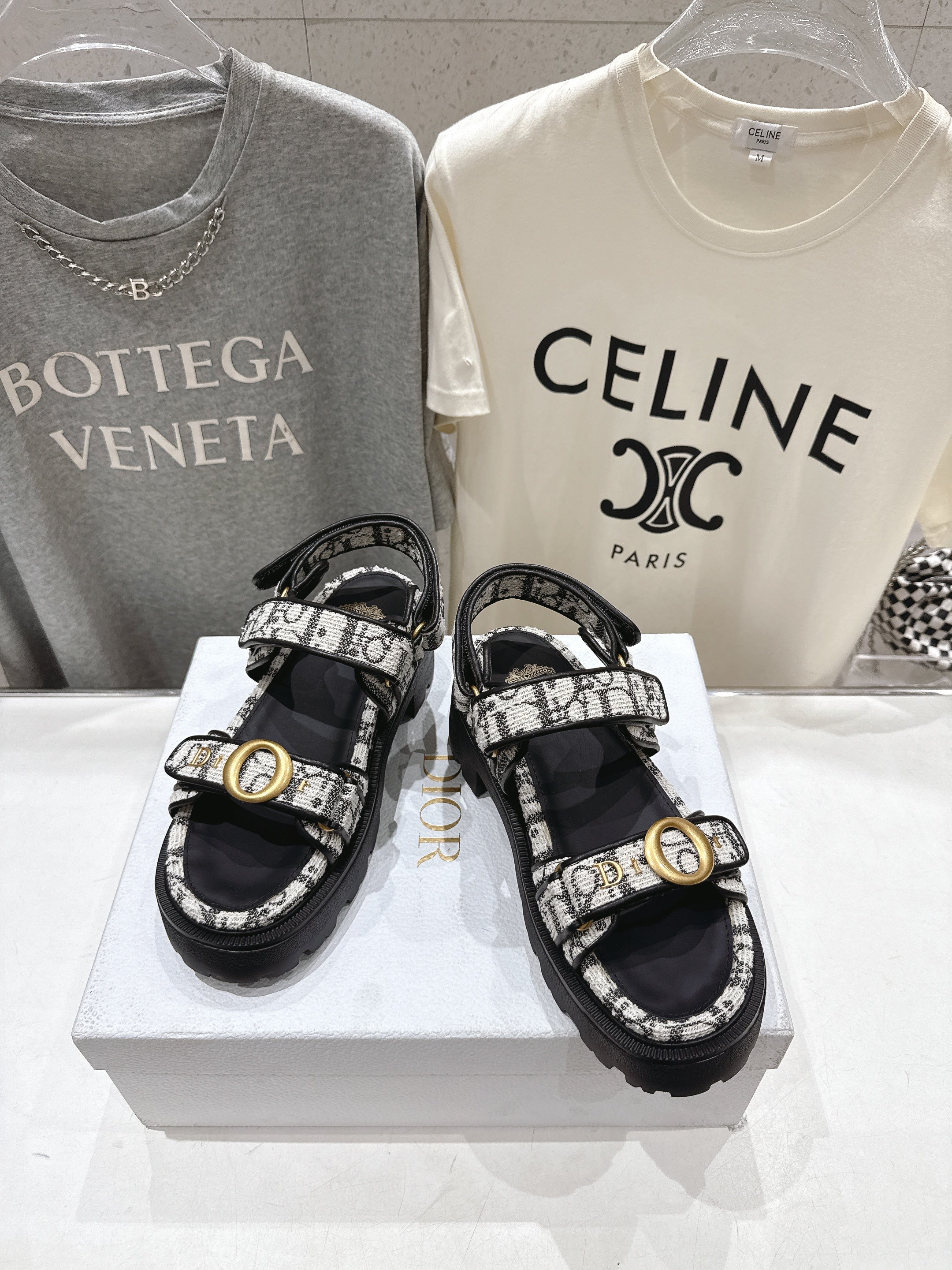 DIOR 26S D-WANDER SANDALS IN BLACK AND WHITE DIOR OBLIQUE JACQUARD GOLD HARDWARE