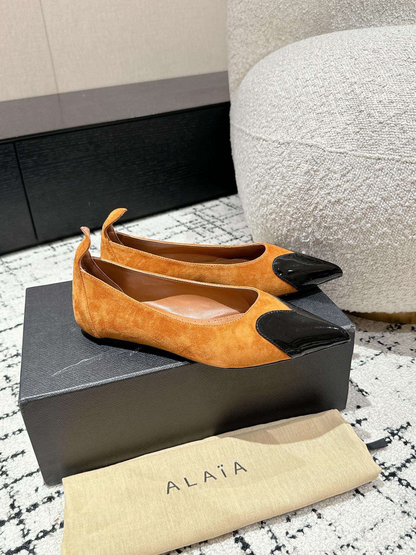 ALAIA PUMP 1 CM IN COPPER BROWN SUEDE MIX BLACK CALFSKIN