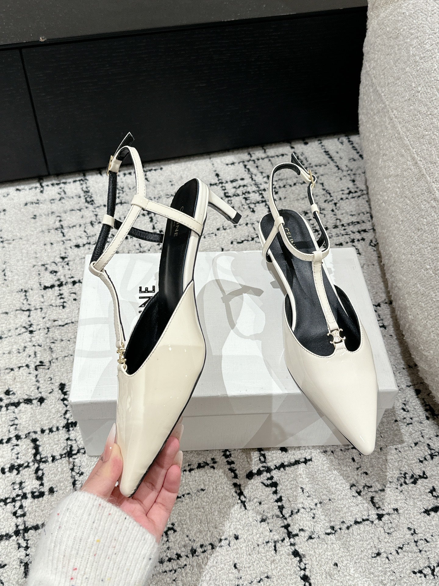 KITTEN T-BAR STRAP PUMP 5 CM IN WHITE PATENT CALFSKIN