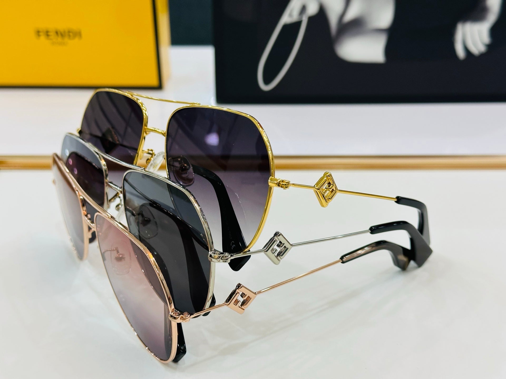 SKY AVIATOR FRAME SUNGLASSES E40150U IN METAL