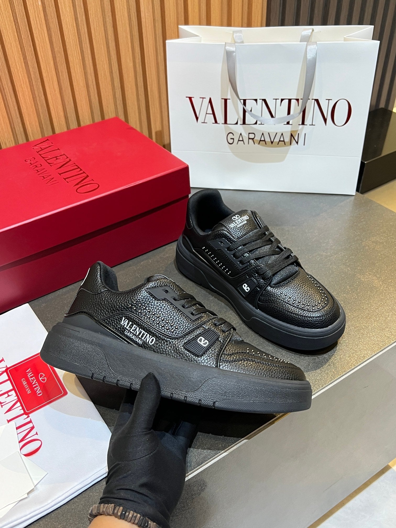VALENTINO 26S ONESTUD SNEAKERS IN BLACK CALFSKIN