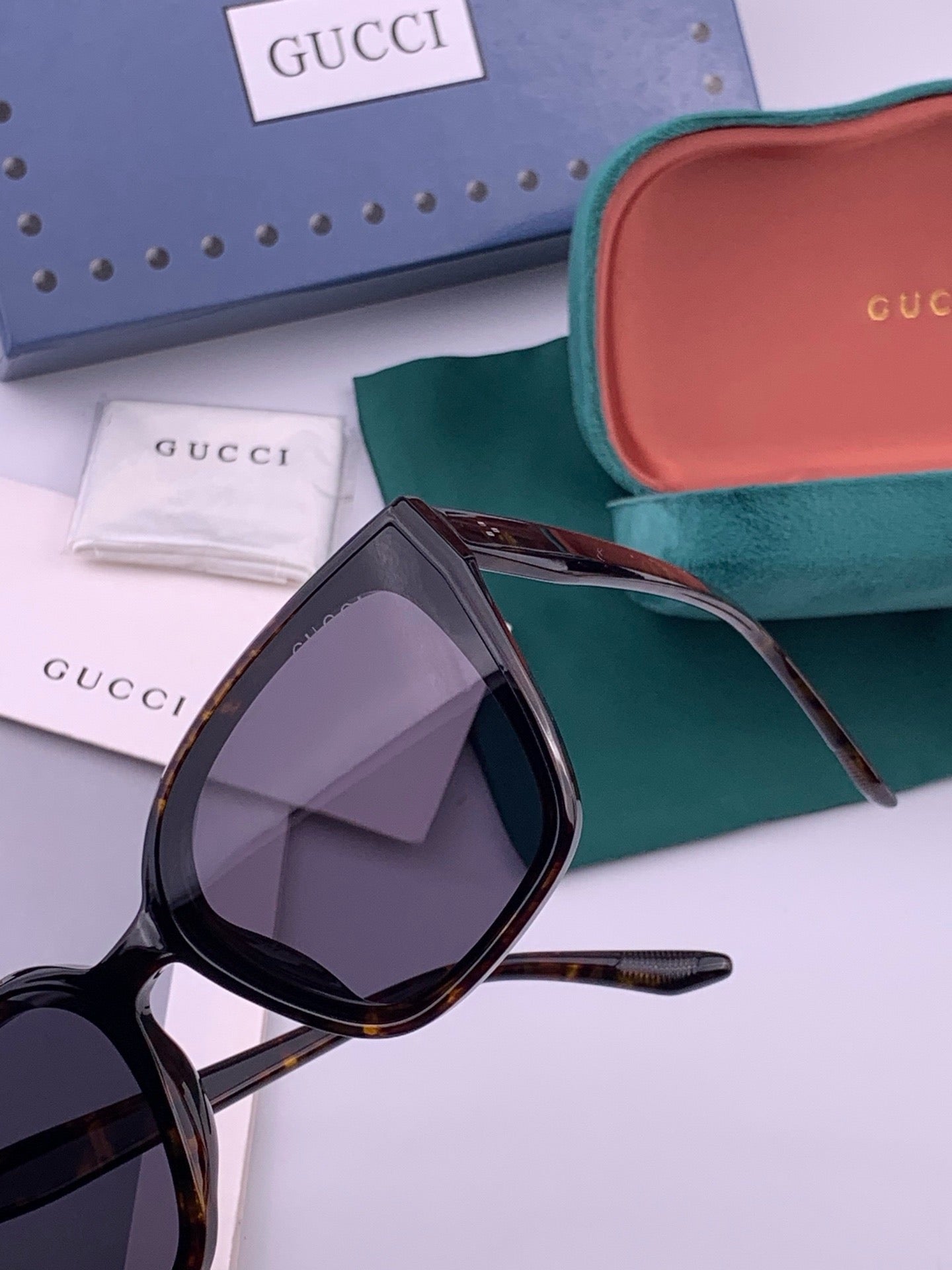 GUCCI 26S SQUARE FRAME IN ACETATE 426549