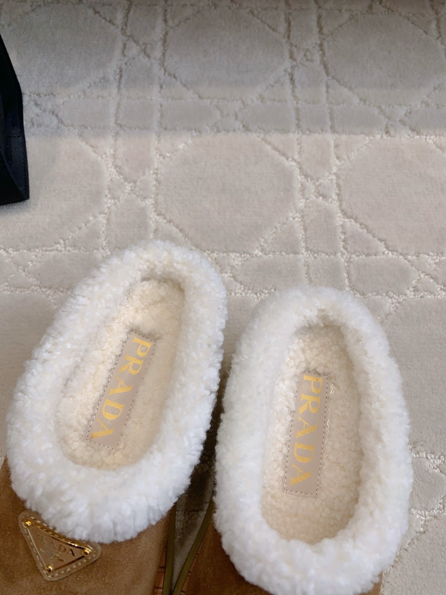 PRA MULES SHEARLING LINING IN TAN SUEDE