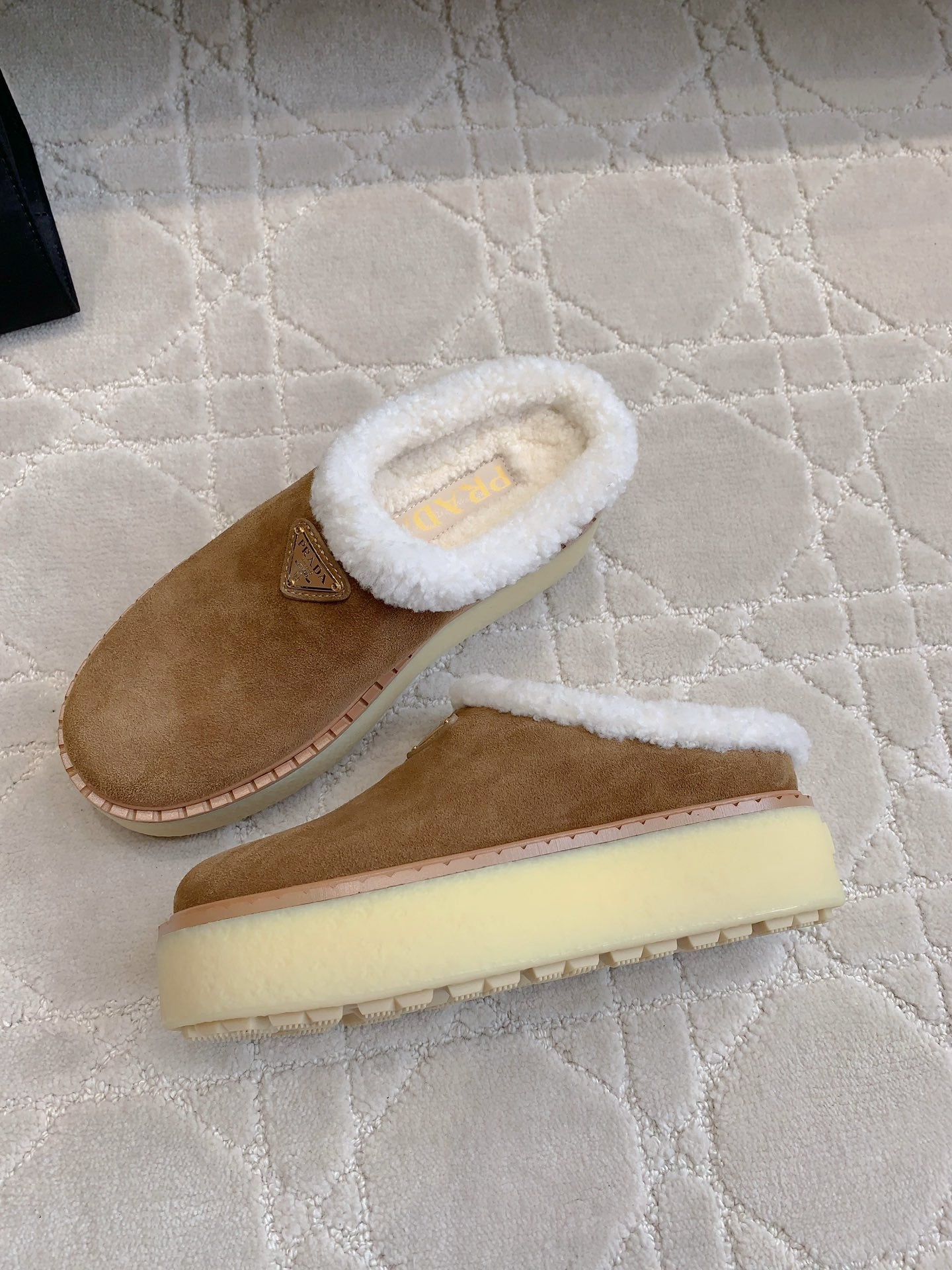 PRA MULES SHEARLING LINING IN TAN SUEDE