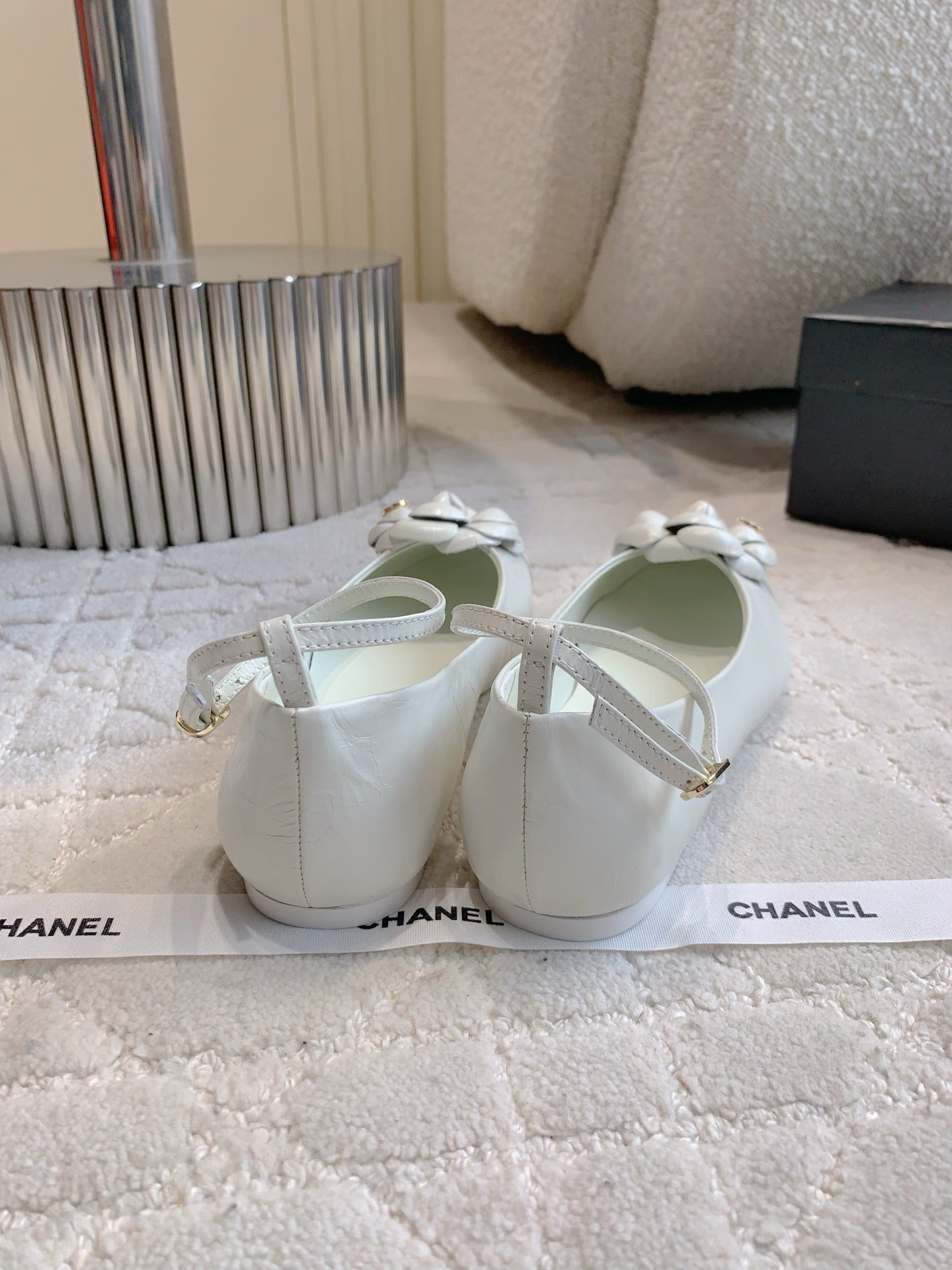 CHANEL 25S CAMELLIA SQUARE TOE FLATS IN WHITE CALFSKIN GOLD HARDWARE