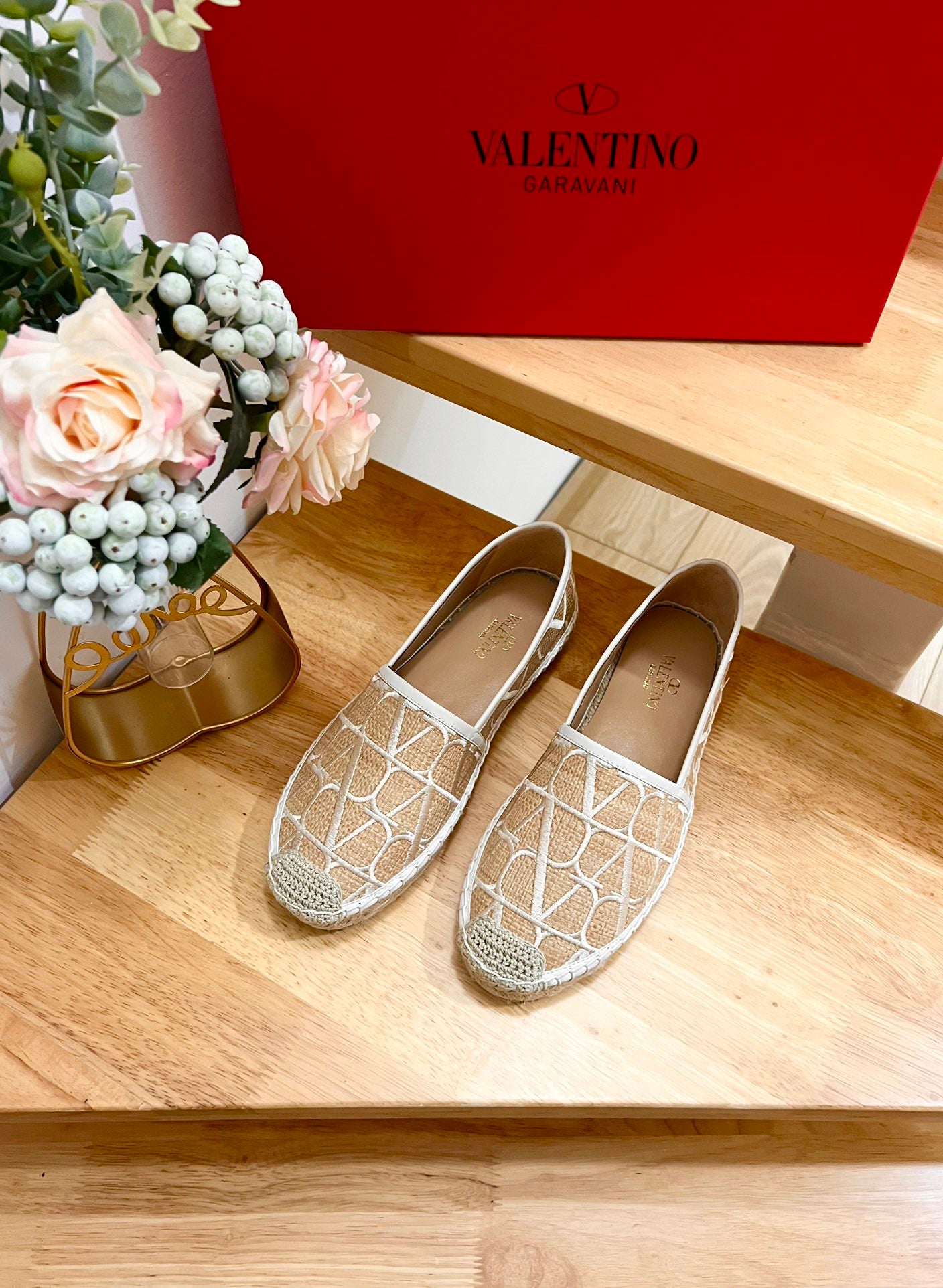 VALENTINO 26S SLIP ON SHOES IN WHITE AND BEIGE RAFFIA
