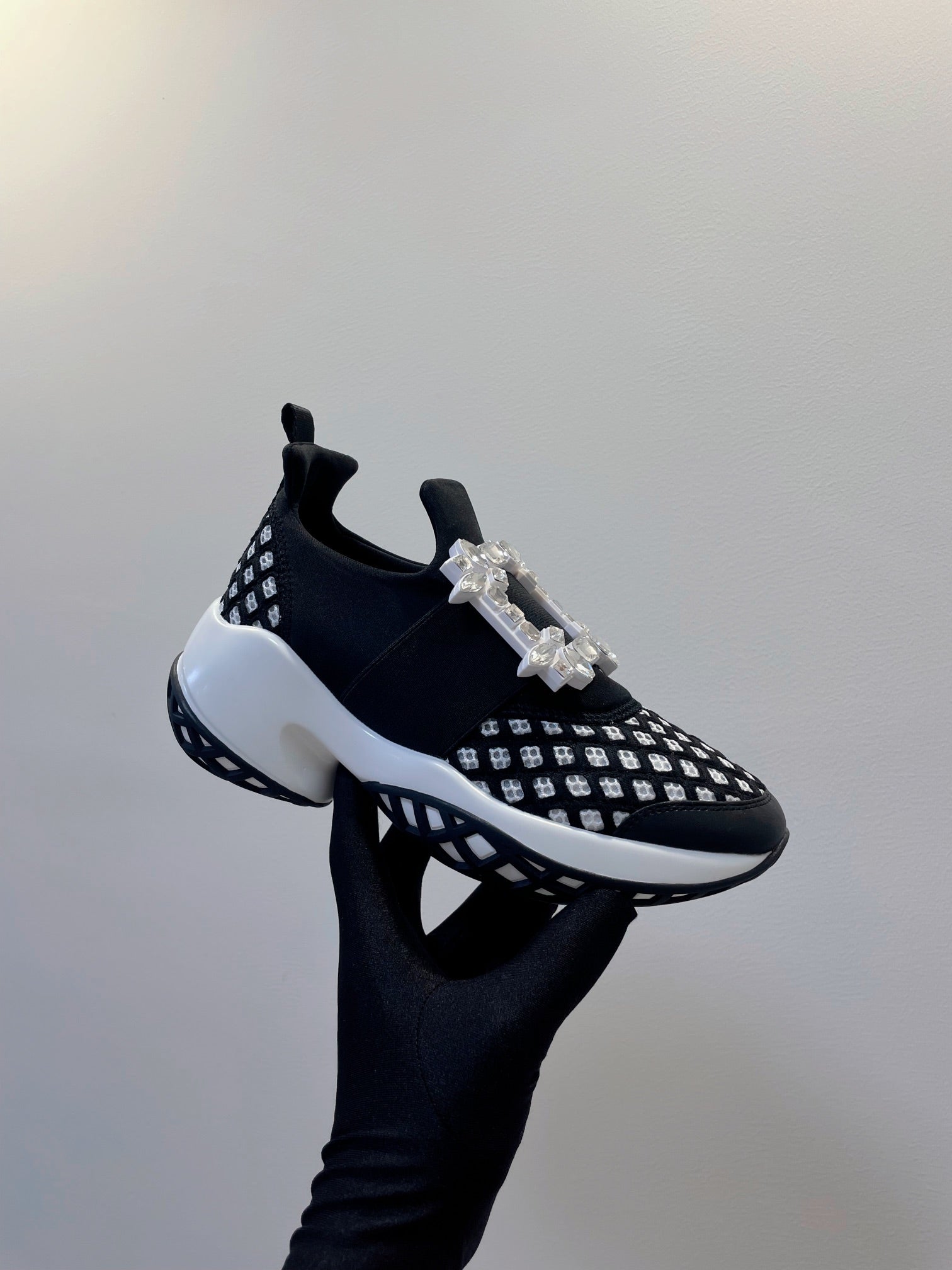 VIV' RUN SNEAKERS IN BLACK AND WHITE TECHNICAL FABRICS TRASS BUCKLE