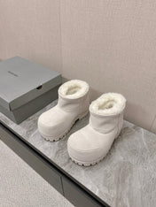 ALASKA BOOTIE IN WHITE SUEDE AND WOOL LINING