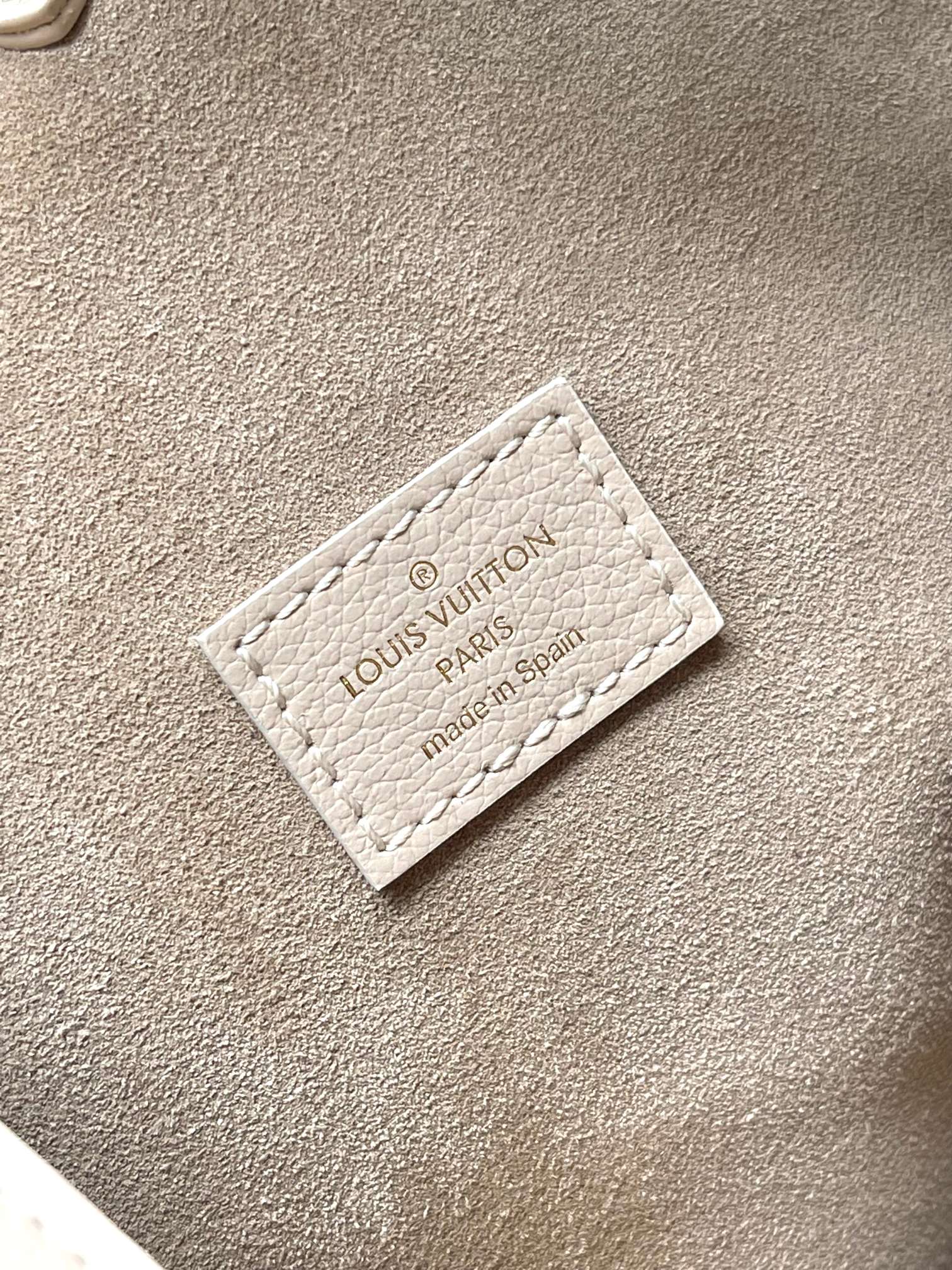 LOW KEY HOBO MM 35 IN IVORY BEIGE SMOOTH CALFSKIN