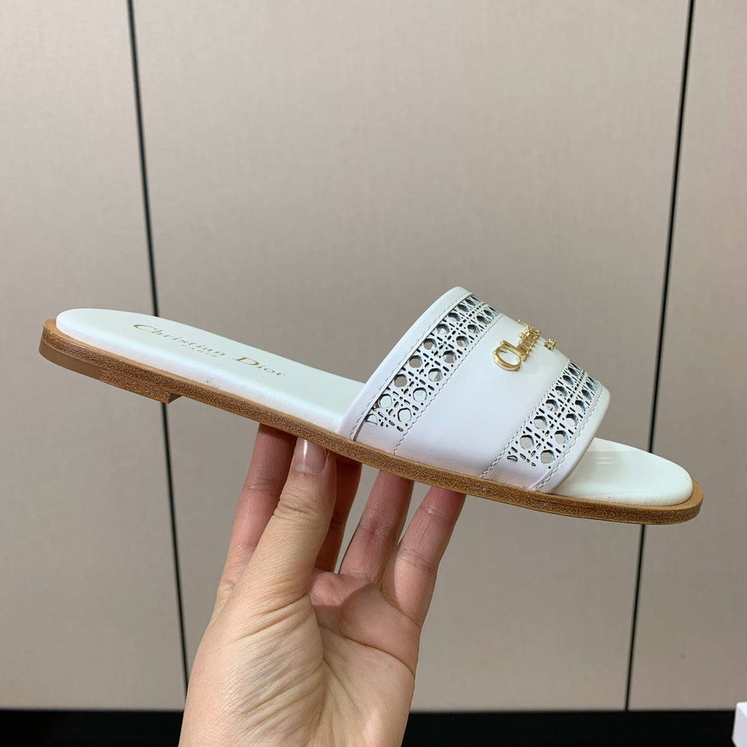 DWAY WHITE CALFSKIN AND GOLD LOGO
