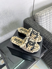 CHANEL 26S PLATFORM SLIDE SANDALS IN BEIGE SHEARLING AND BLACK CC LOGO SQUARE TOE