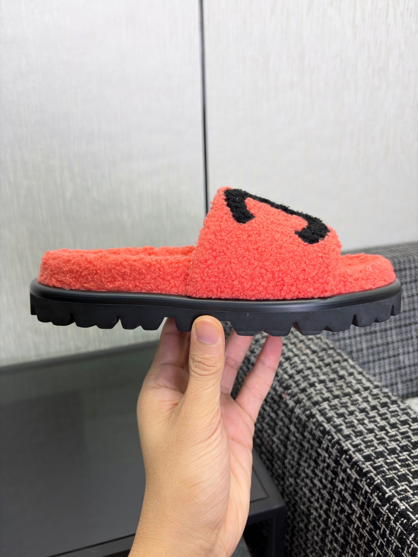 CHANEL 26S SLIDE SANDALS IN BLACK AND CORAL PINK SHEARLING OPEN TOE