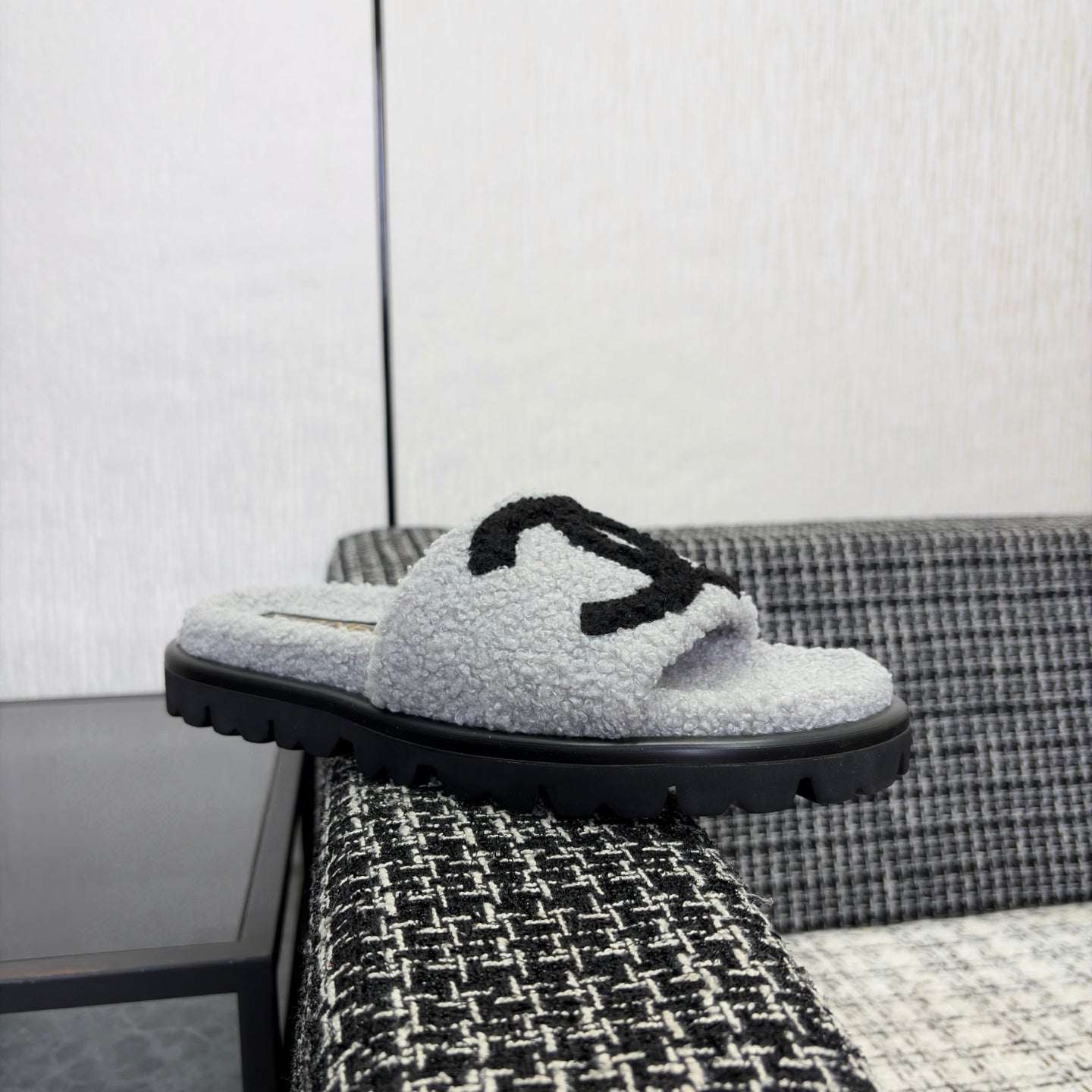 CHANEL 26S SLIDE SANDALS  IN BLACK AND GRAY SHEARLING OPEN TOE