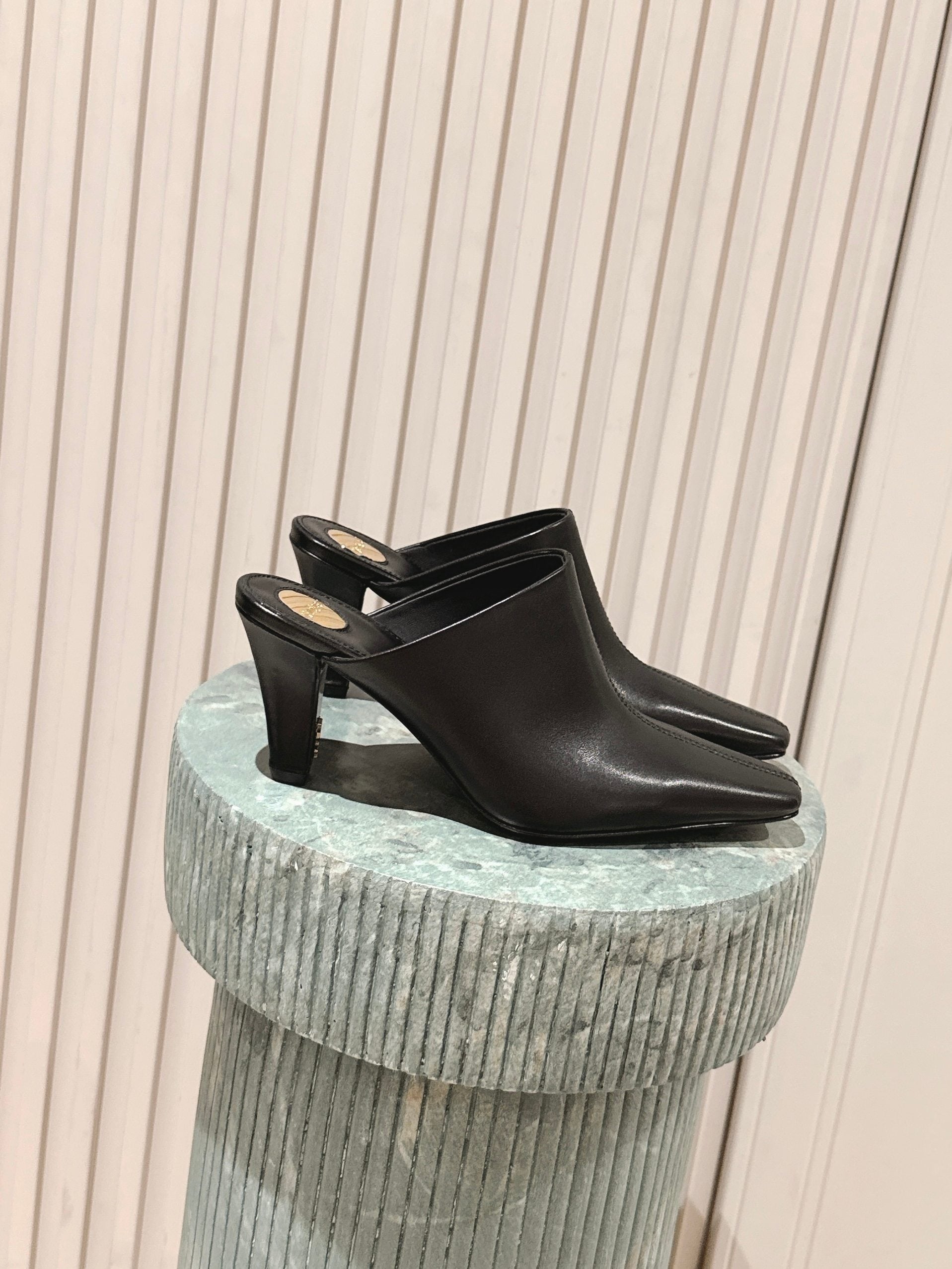 YSL 25S JILL MULES IN BLACK SMOOTH CALFSKIN