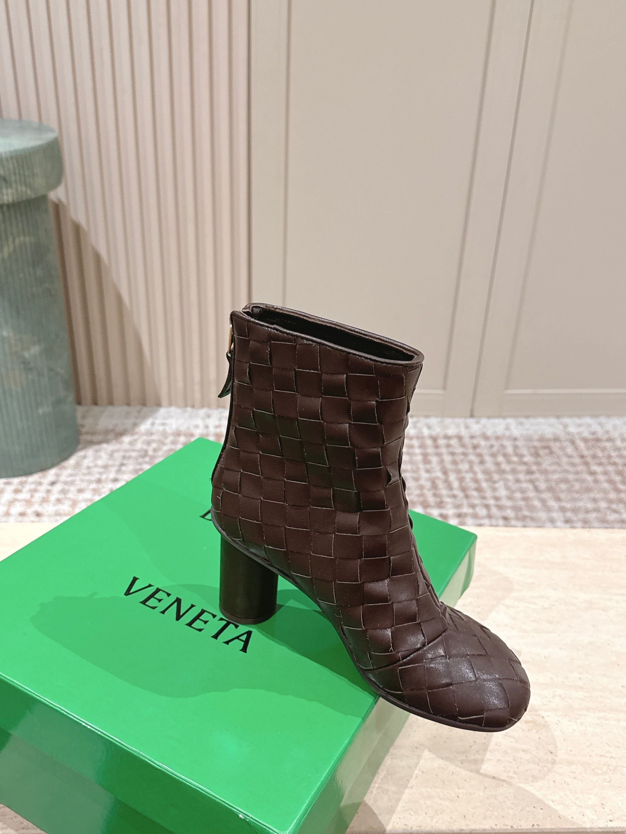 BOTTEGA VENETA 26S INTRECCIATO BOOTS 85 MM IN DARK BROWN LAMBSKIN