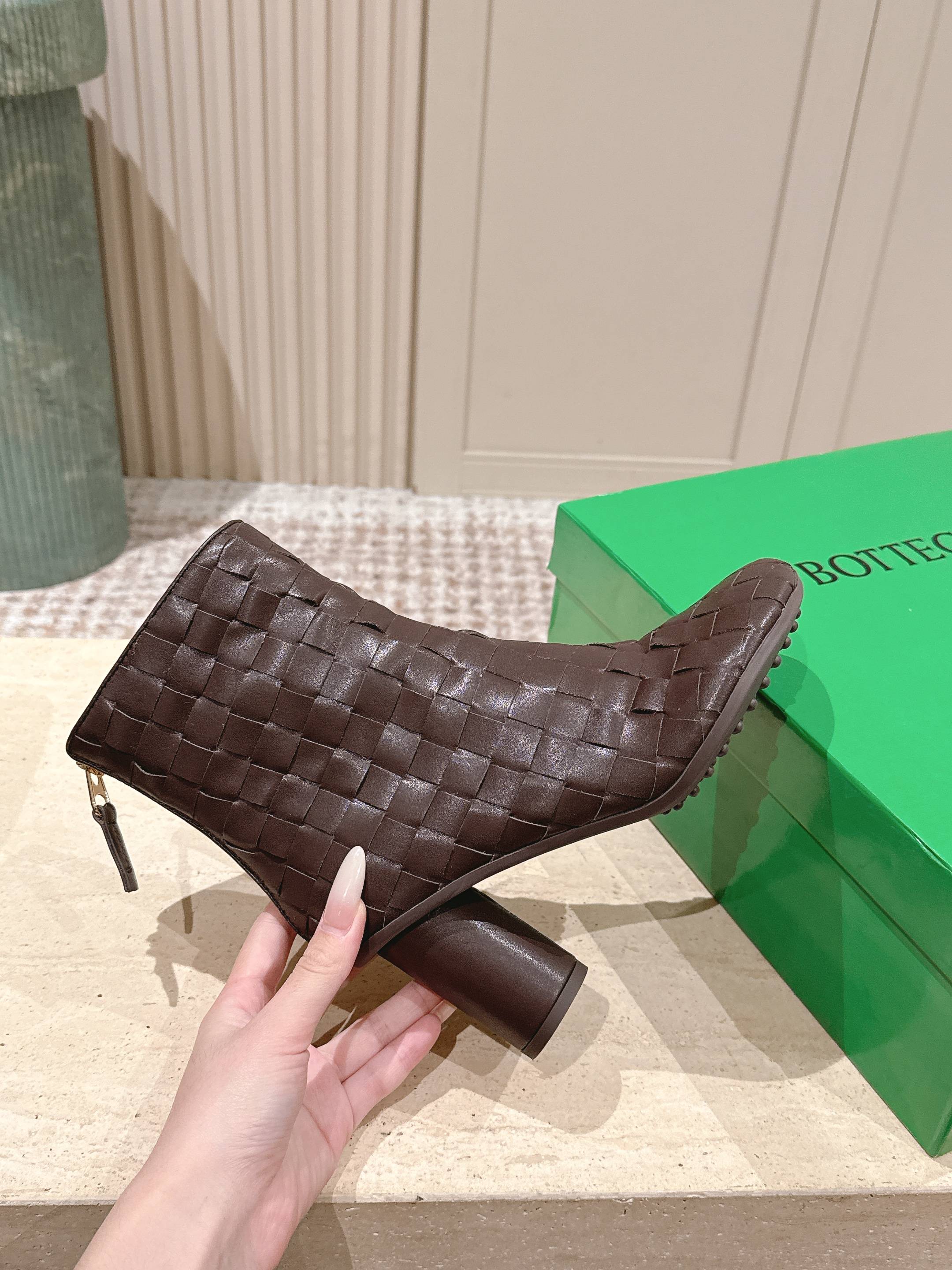 BOTTEGA VENETA 26S INTRECCIATO BOOTS 85 MM IN DARK BROWN LAMBSKIN
