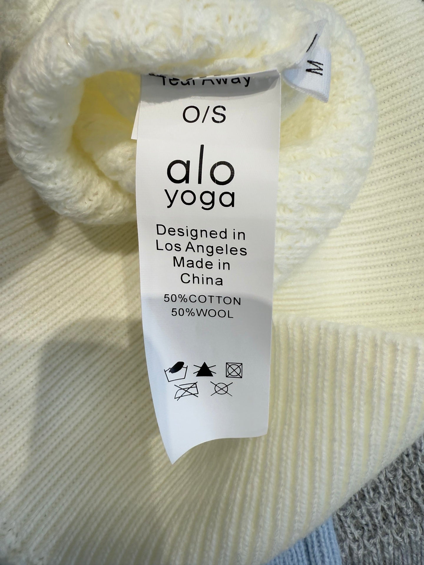 ALO KNITTED SWEATER STYLE 145