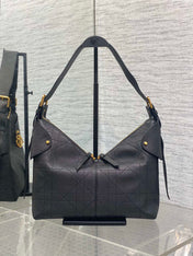 DIOR 25S MEDIUM VOYAGE BAG 28 IN BLACK FLAT MACROCANNAGE GRAINED CALFSKIN