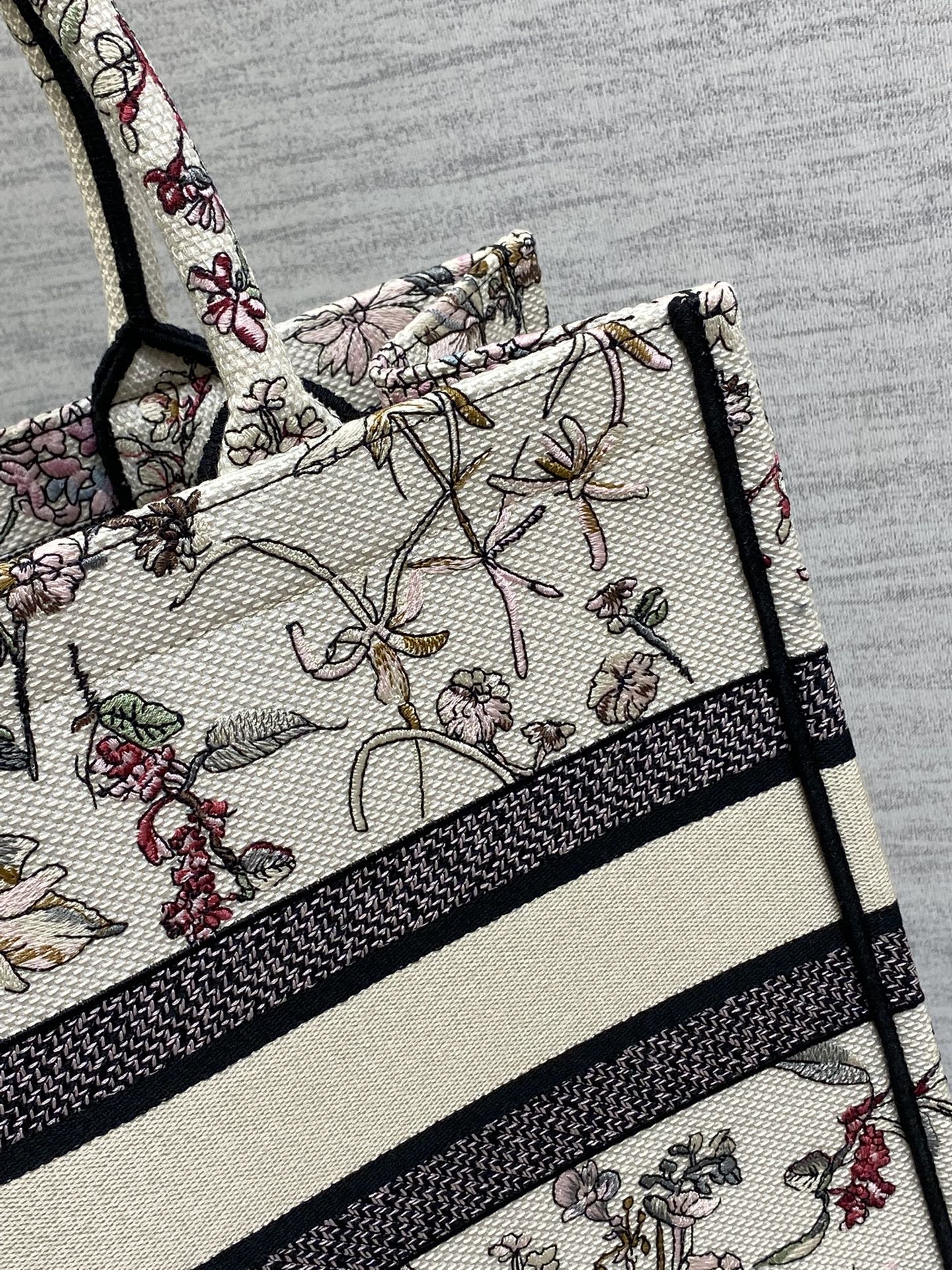 DIOR 25S MEDIUM BOOK TOTE 36 IN BEIGE CANVAS MILLEFIORI EMBROIDERY