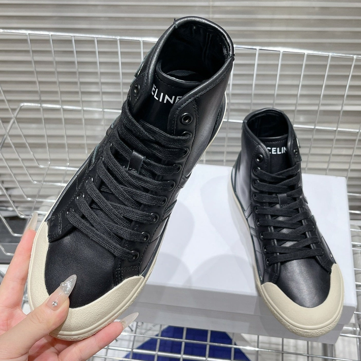MID LOW LACE-UP ALAN SNEAKERS WITH TRIOMPHE PATCH IN CALFSKIN BLACK