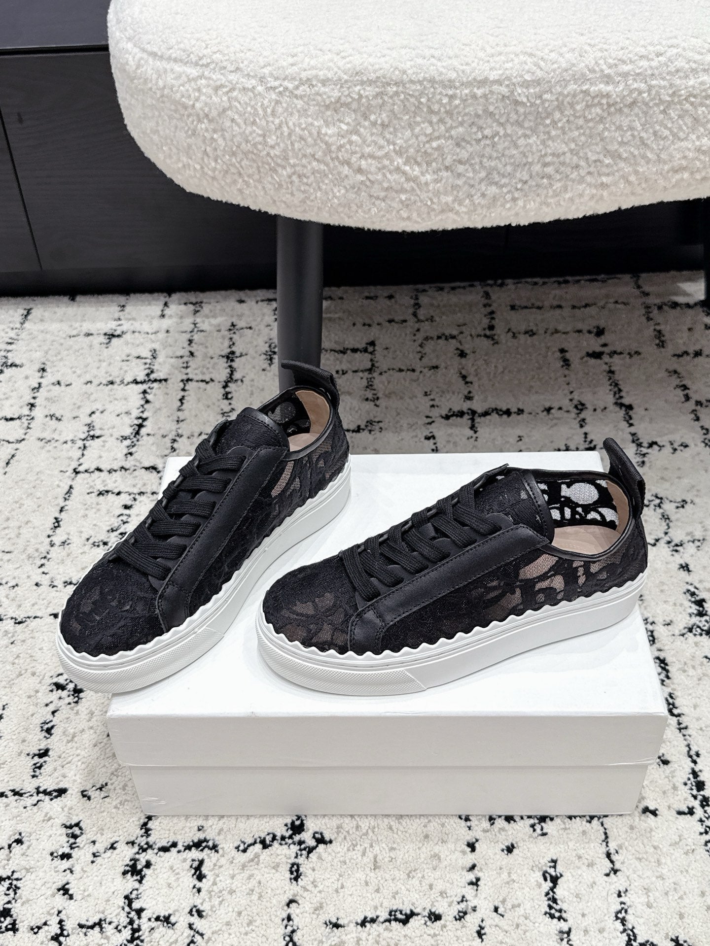 CHLOE 26S SNEAKERS IN BLACK LACE AND CALFSKIN