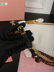 CHAIN SHOULDER BAG 18 IN WHITE FABRIC GOLD HARDWARE