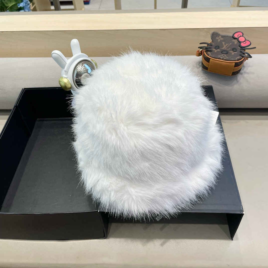 BUCKET HAT IN WHITE FOX FUR 404750