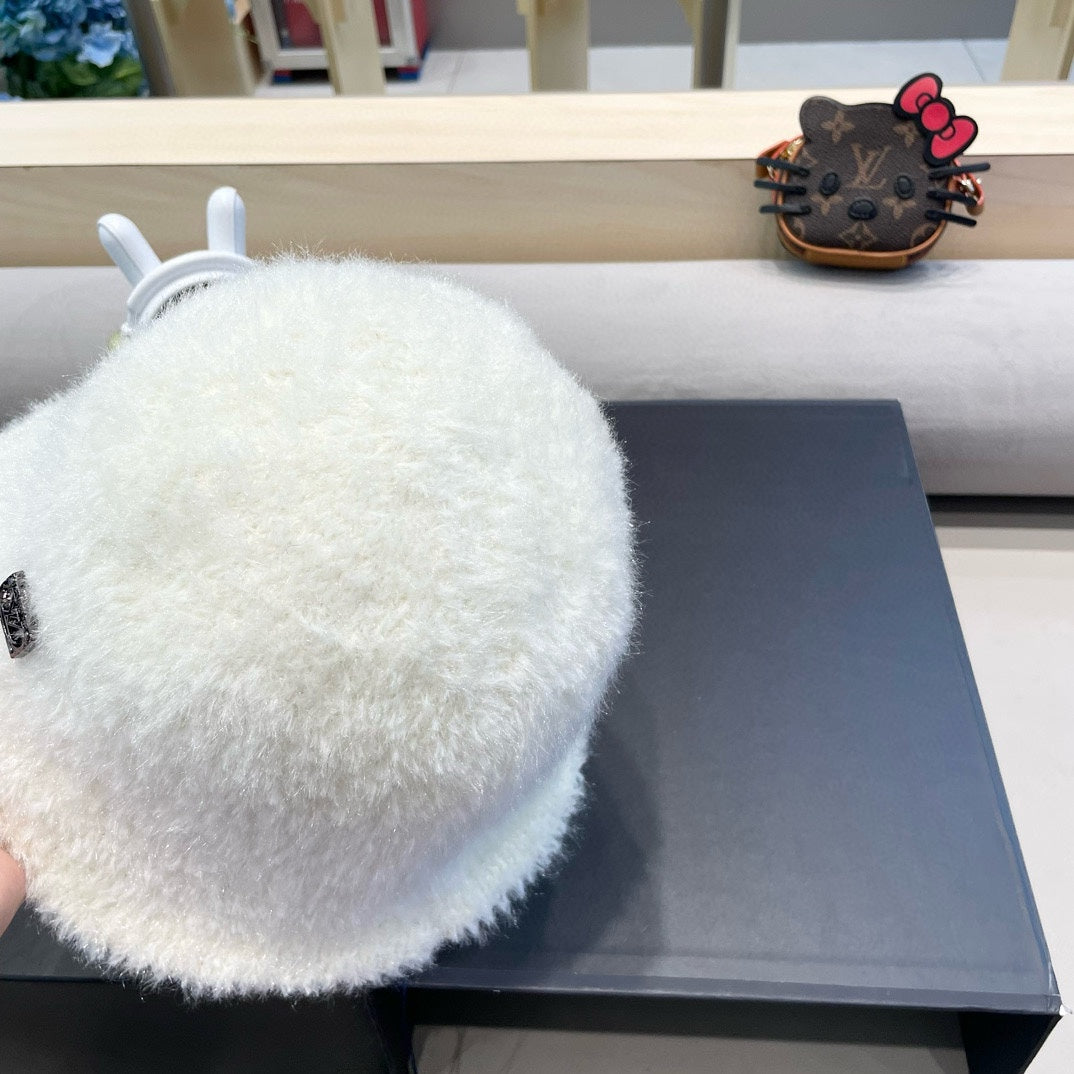 BUCKET HAT IN WHITE RABBIT FUR 404834