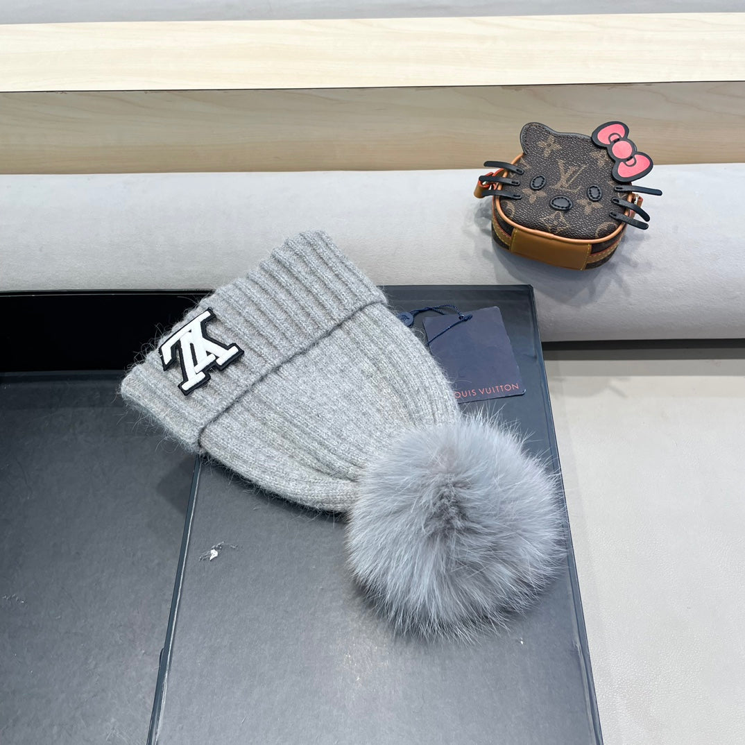 KNITTED BEANIE HAT IN GRAY WOOL 413367