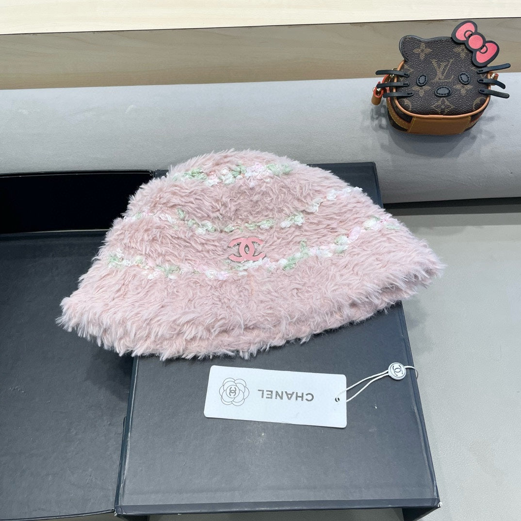 BUCKET HAT IN LIGHT PINK FLEECE 421274