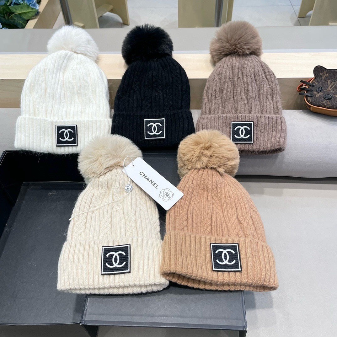 BEANIE HAT IN LIGHT BROWN WOOL 422175