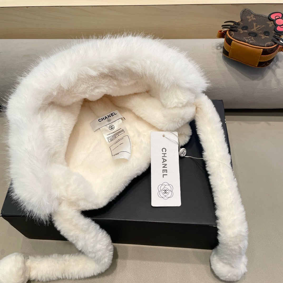 BEANIE HAT IN WHITE LAMB FUR 426240
