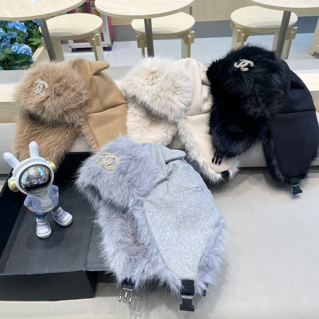 TRAPPER HAT IN WHITE SUEDE AND LAMB FUR 429971