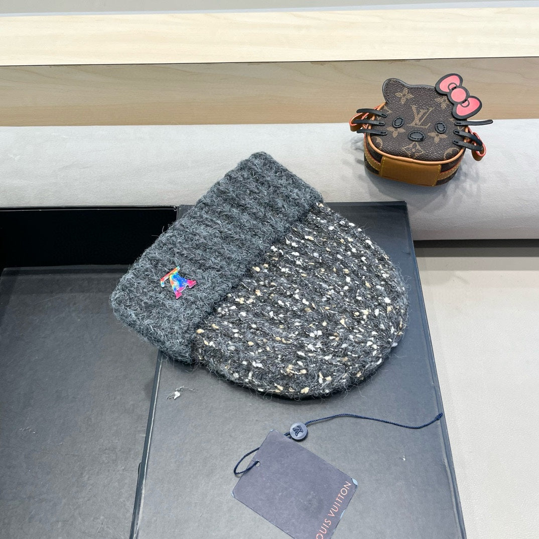 KNITTED BEANIE HAT IN GRAY WOOL 431617