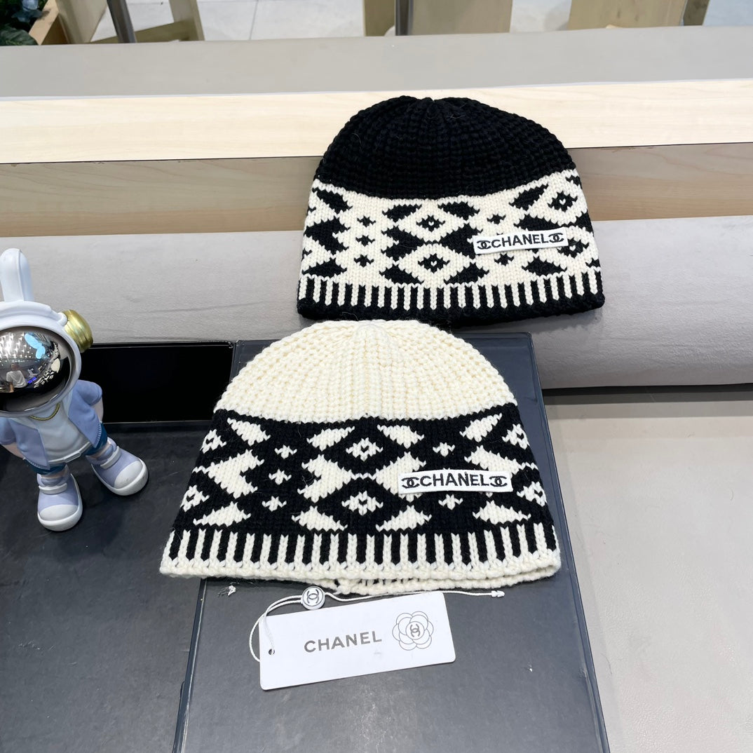 BEANIE HAT IN BLACK MIX WHITE WOOL 431698