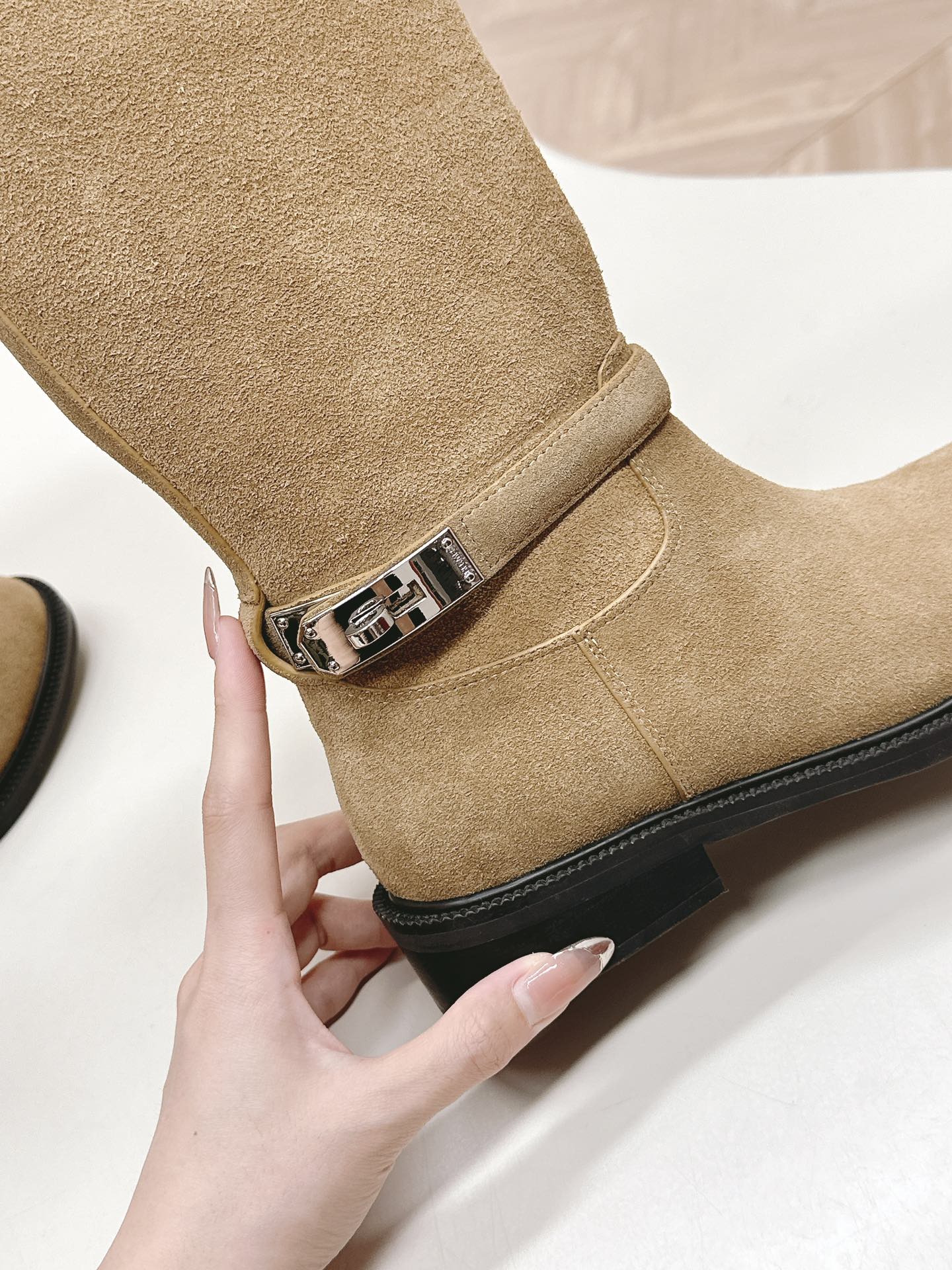 KNEE HIGH BOOTS IN CIDER BROWN SUEDE WITH SILVER BUCKLE