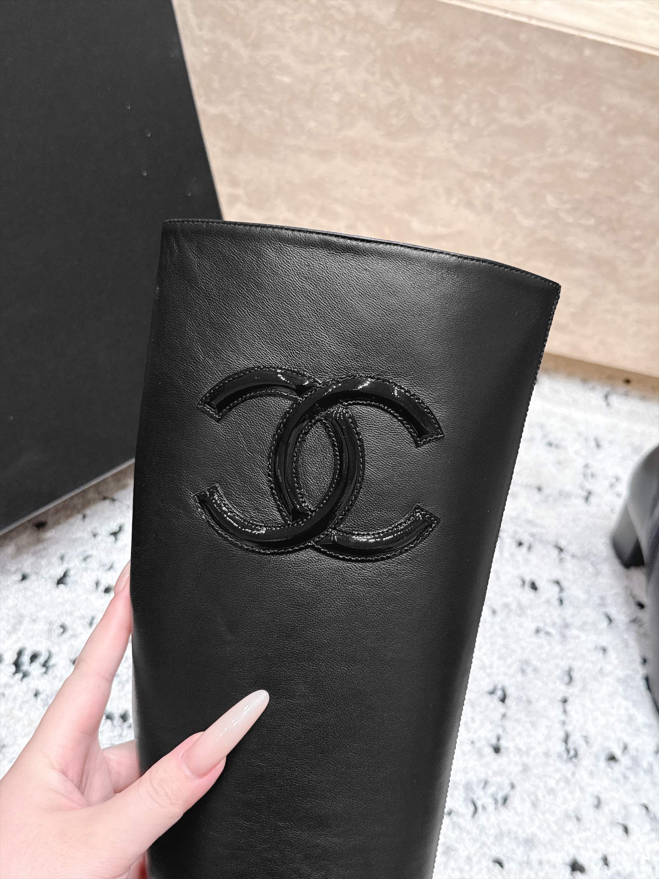 CHANEL 26S KNEE HIGH BOOTS 70 MM IN BLACK CALFSKN AND PATENT