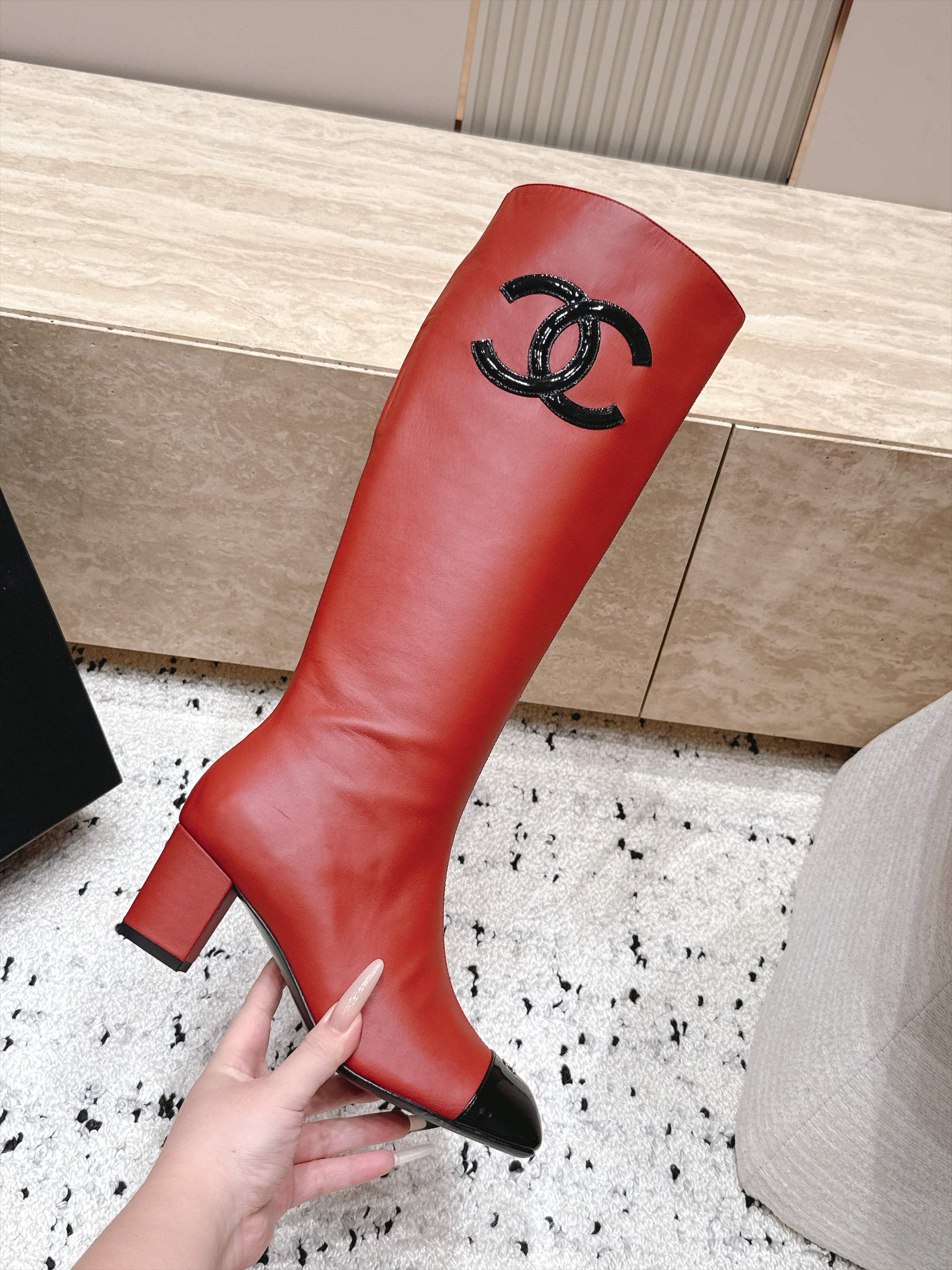 CHANEL 26S KNEE HIGH BOOTS 70 MM IN RED CALFSKIN AND BLACK PATENT