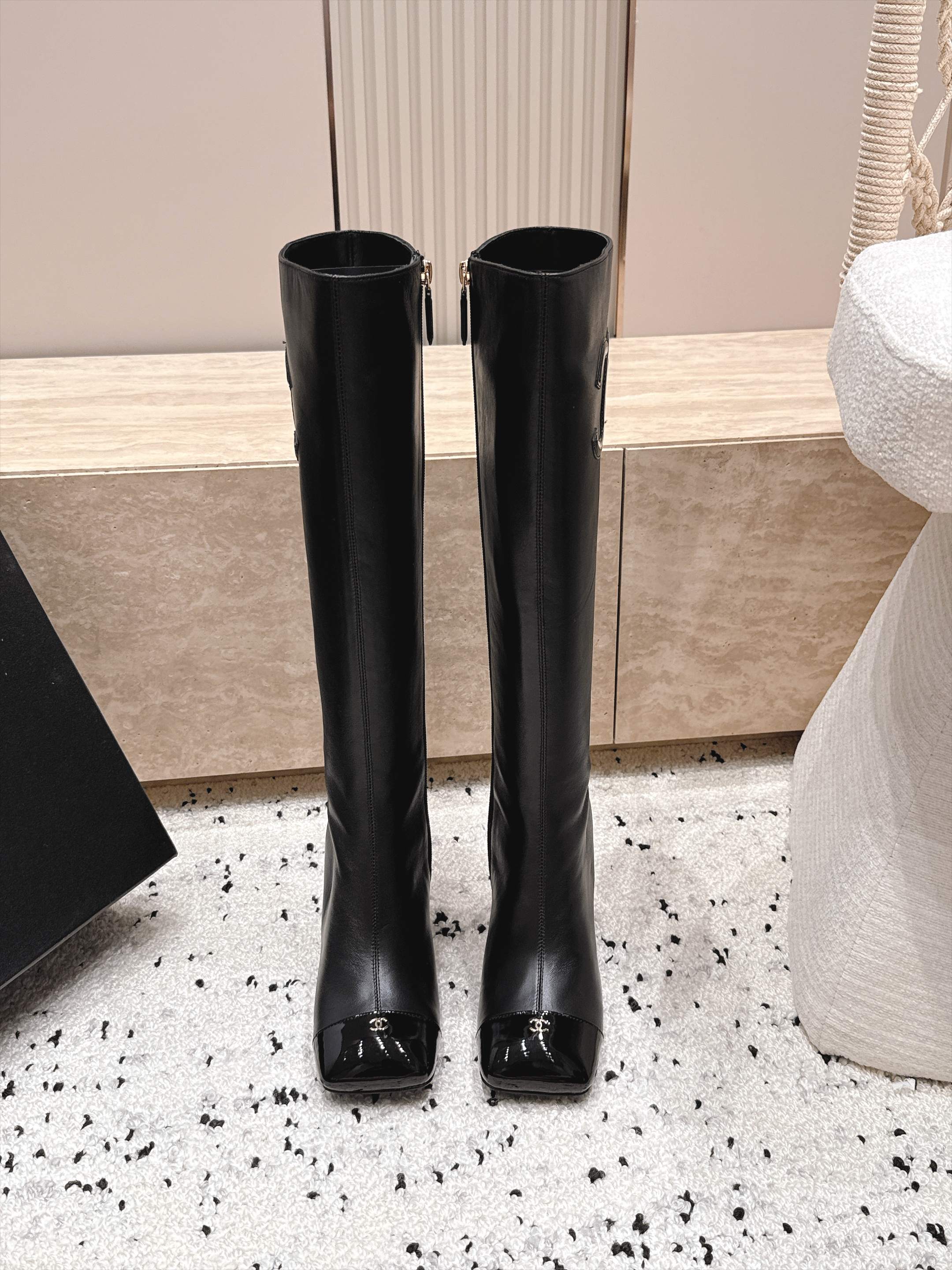 CHANEL 26S KNEE HIGH BOOTS 90 MM IN BLACK CALFSKN AND PATENT