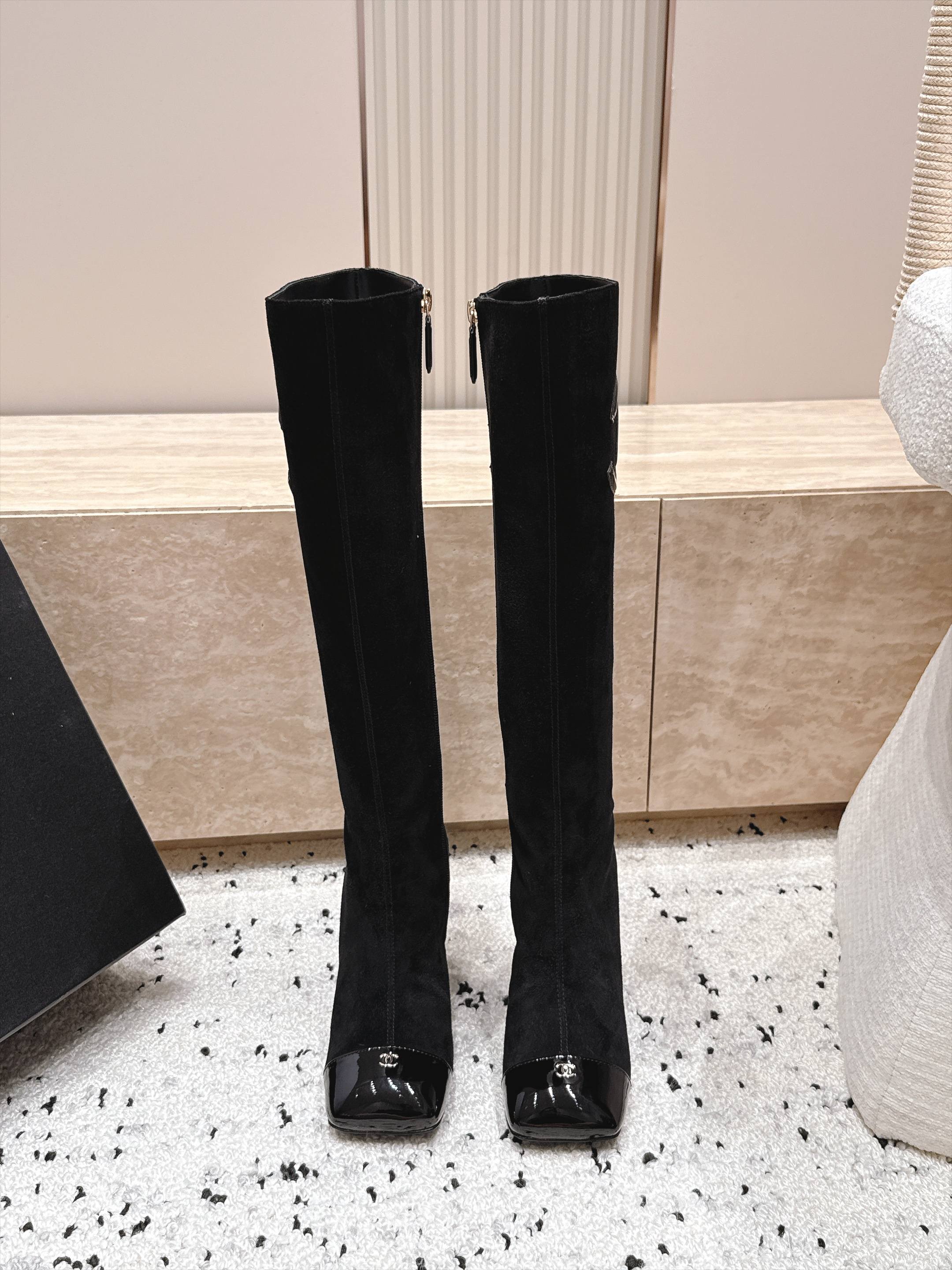 CHANEL 26S KNEE HIGH BOOTS 90 MM IN BLACK SUEDE AND PATENT