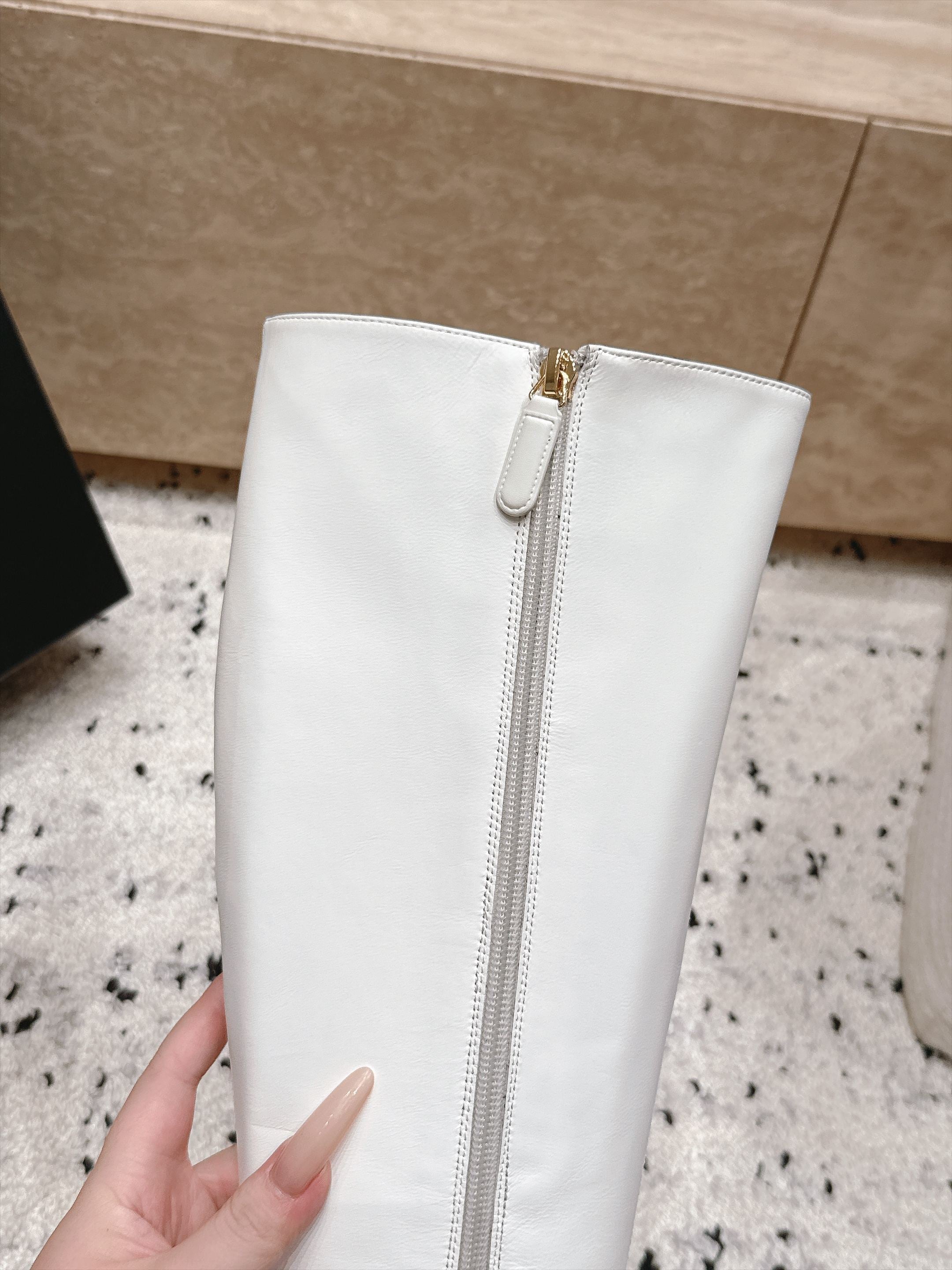 CHANEL 26S KNEE HIGH BOOTS 90 MM IN WHITE CALFSKIN AND BLACK PATENT