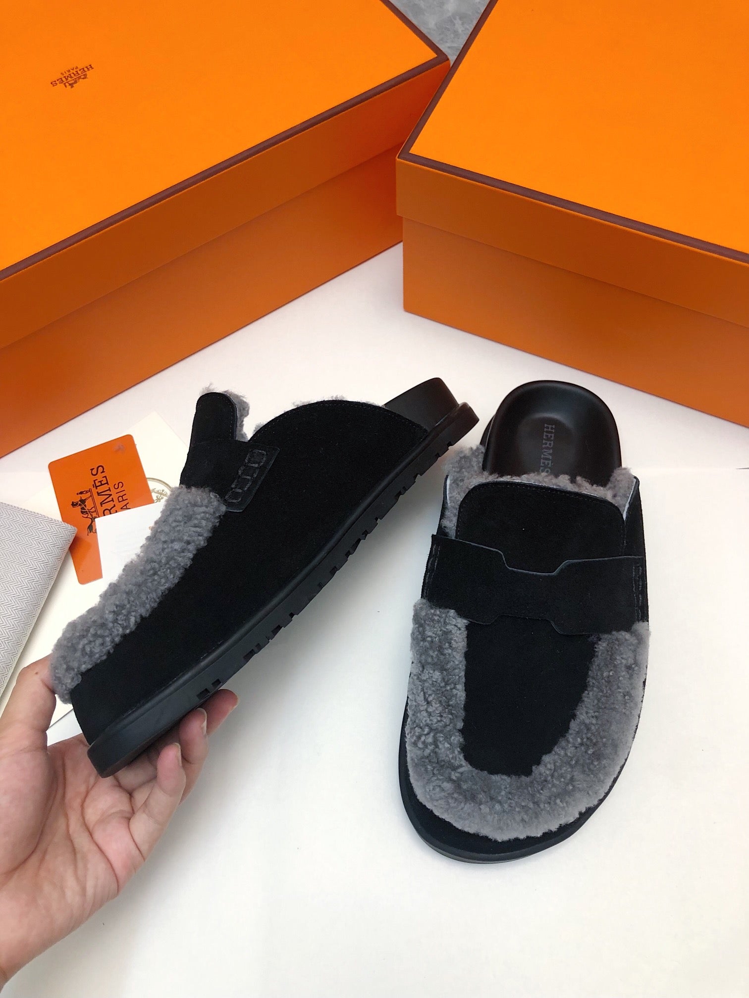 GO MULE IN BLACK SUEDE ATTACH LIGHT GRAY FLEECE