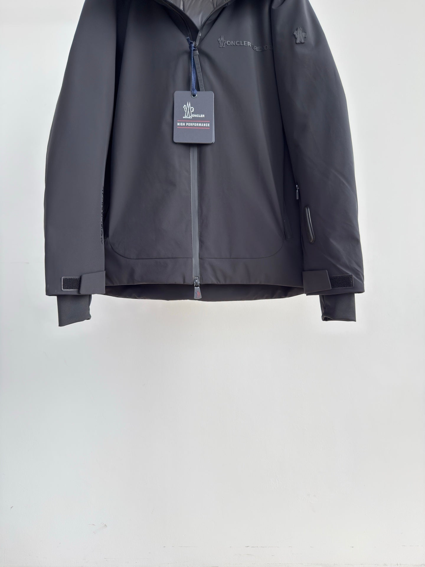 MONCLER 25S WATER-RESISTANT HOODED DOWN JACKET 230