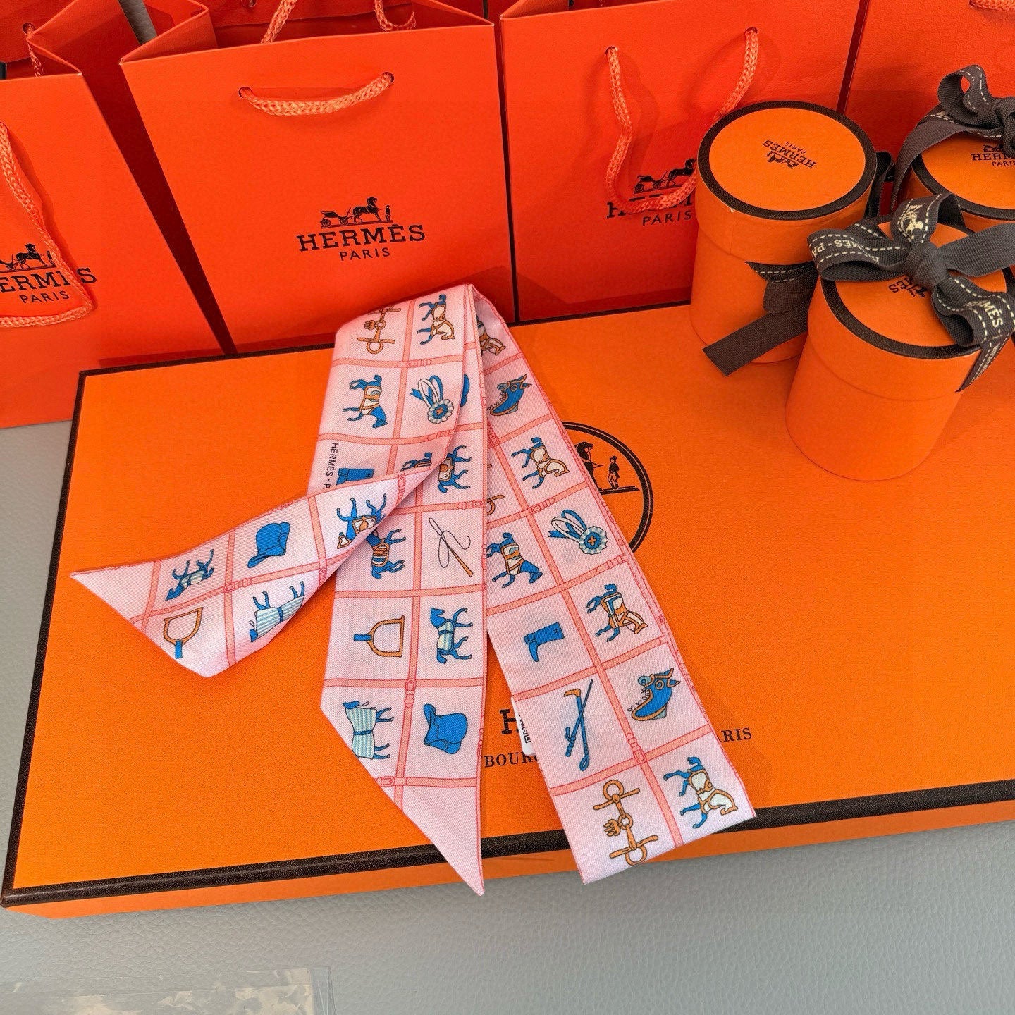 HERMES 25S SCARF 86 IN SILK 853136