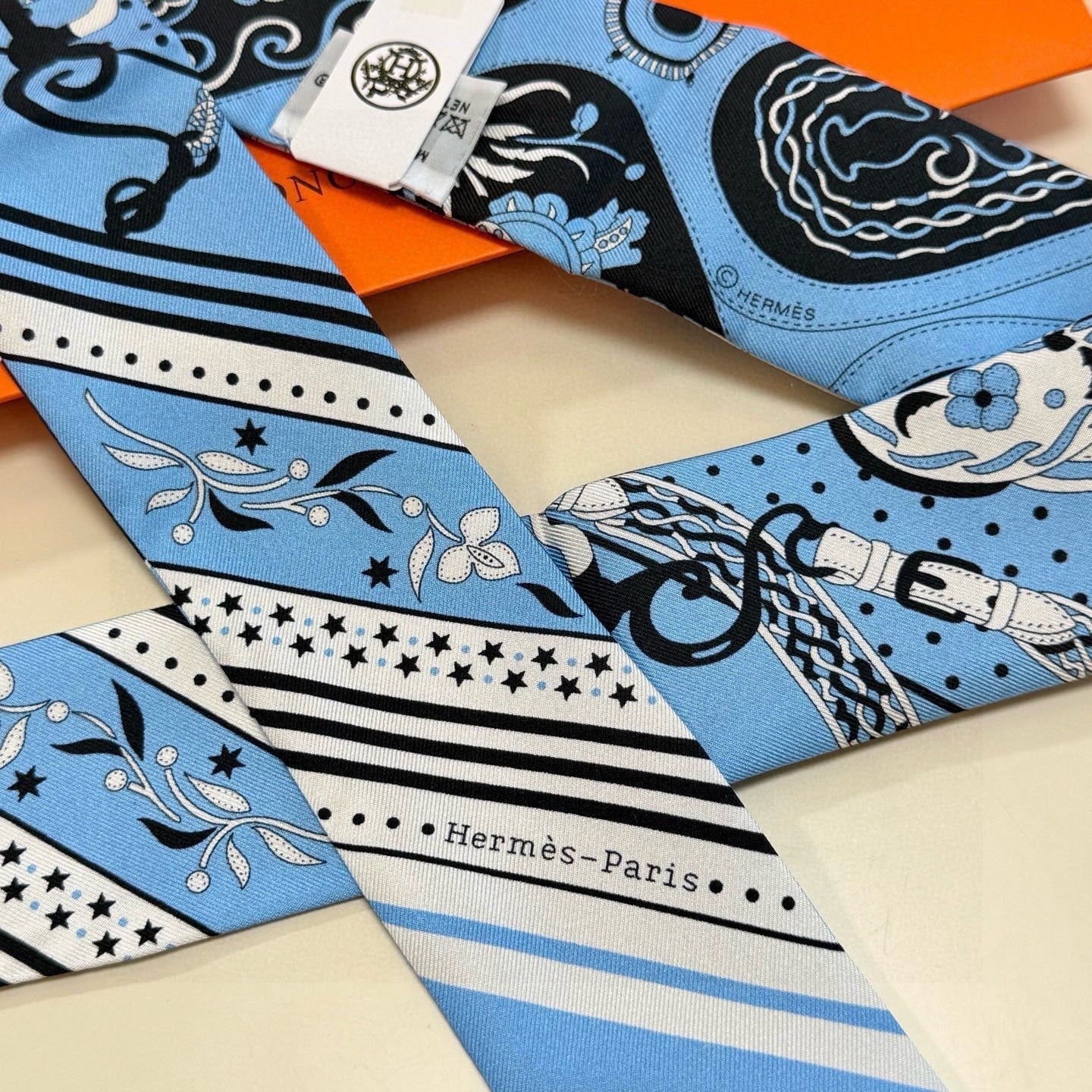 HERMES 26S TWILLY SCARF 86 IN SILK 500096