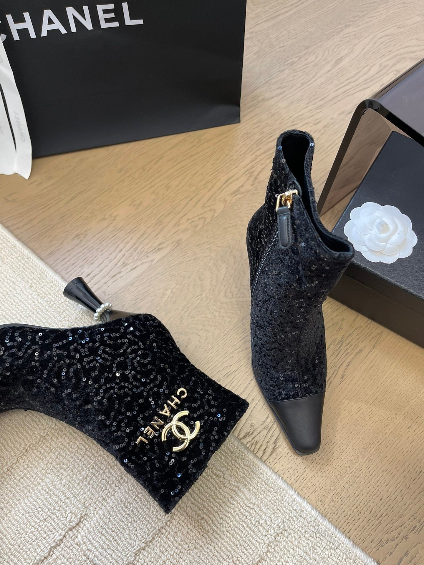 BONGADE BOOTS IN BLACK CALFSKIN AND SEQUINS