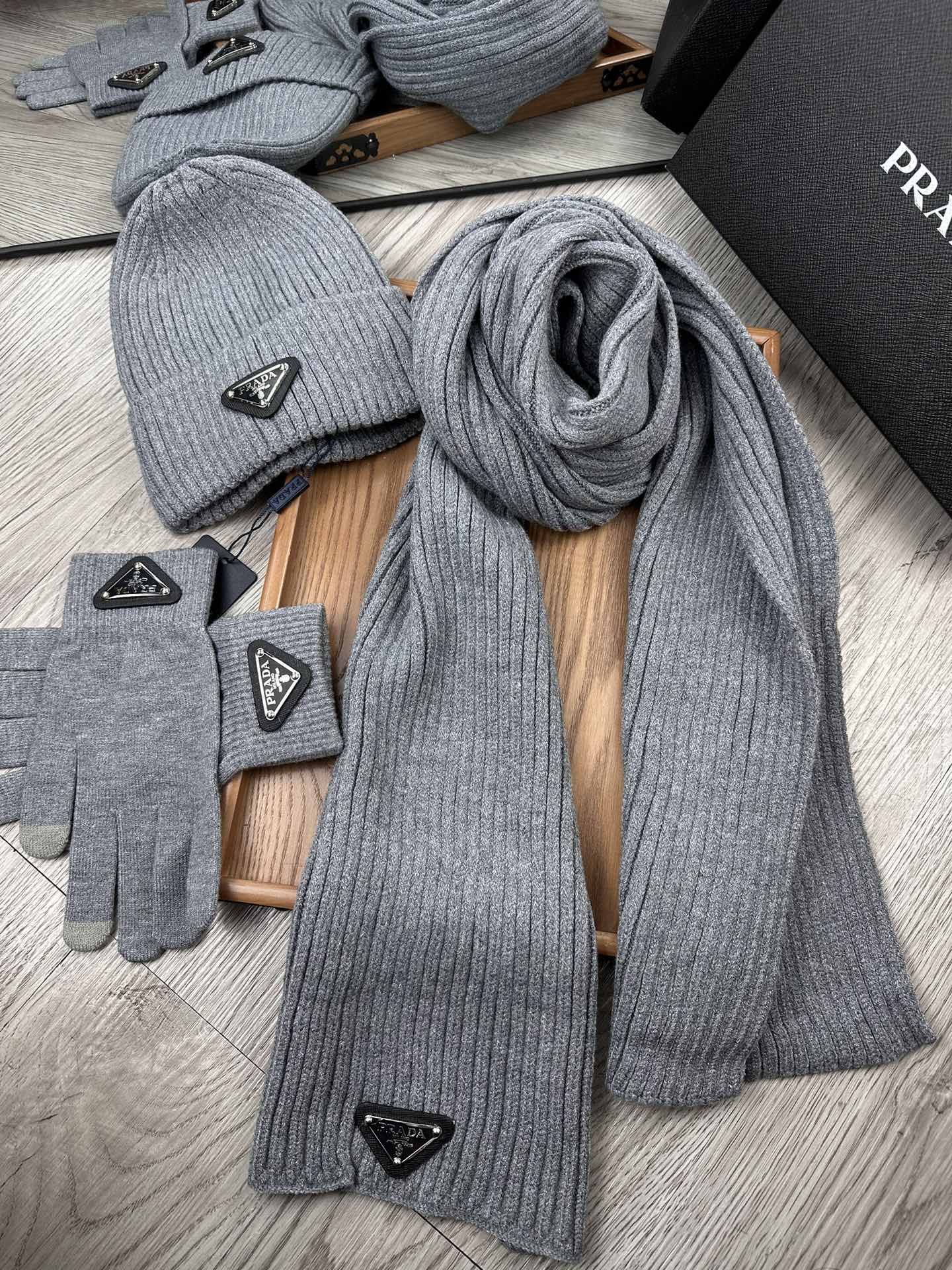 THREE-PIECES SET IN SMOKE GRAY WOOL AND ACRYLIC 406559